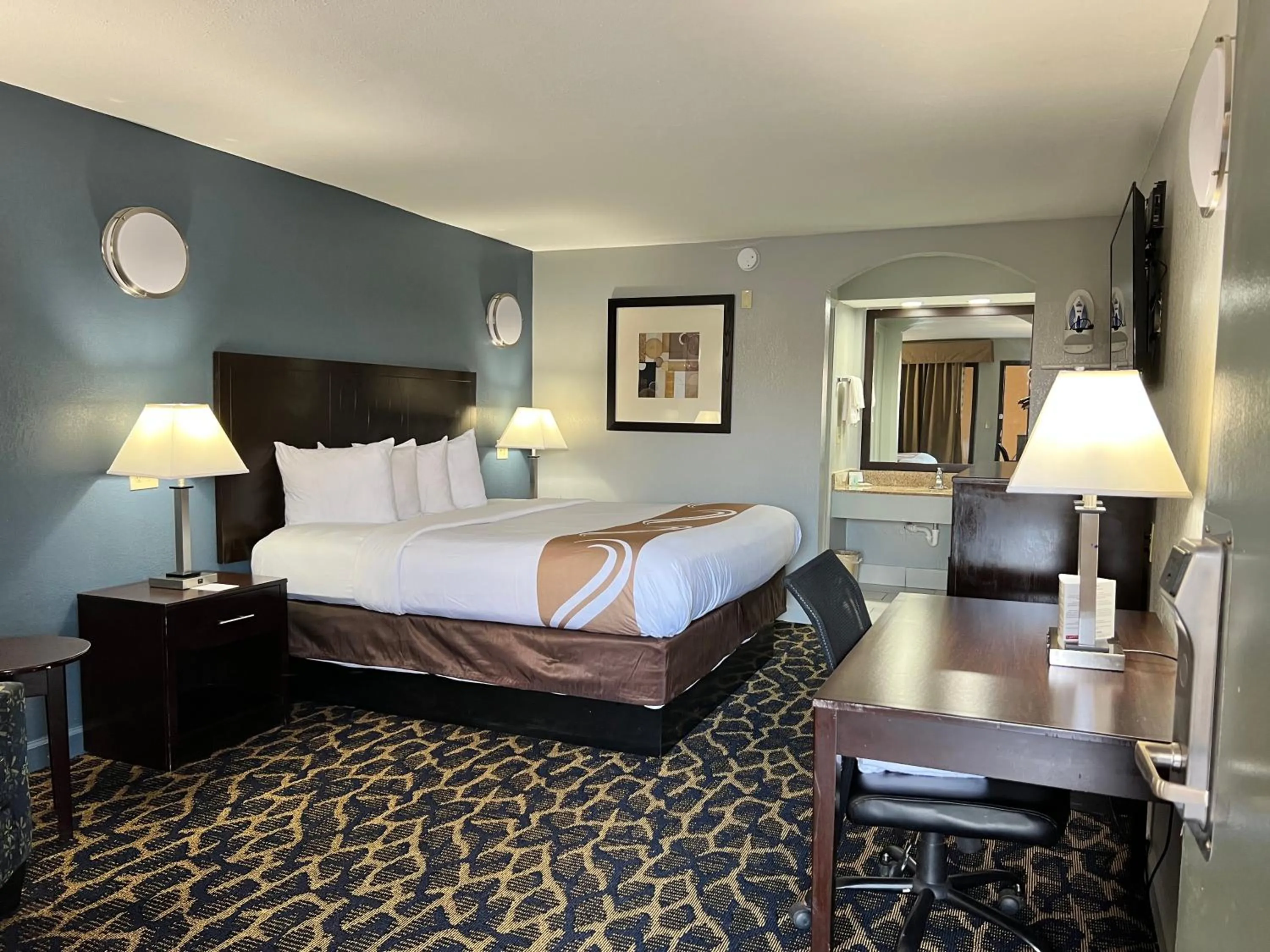 Bed in Quality Inn Indianola