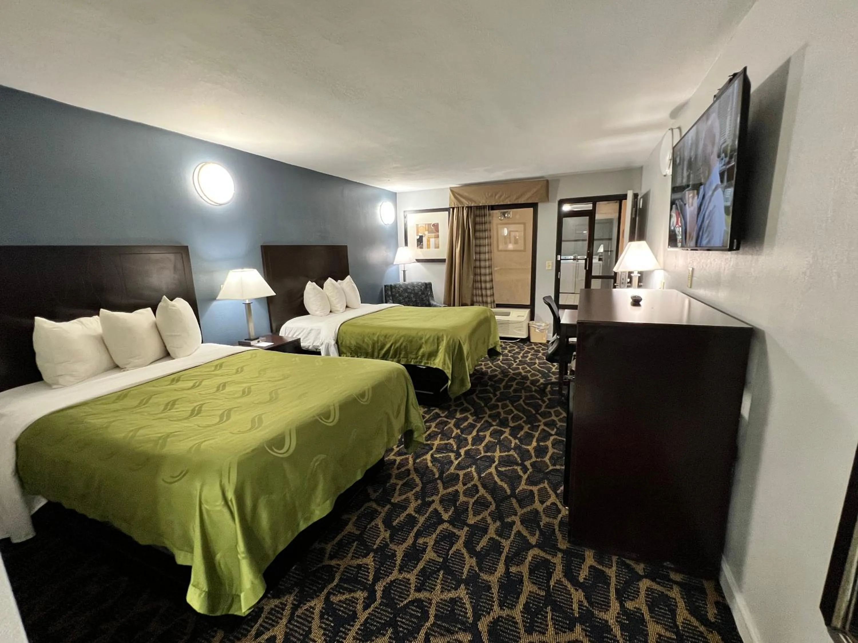 Bed in Quality Inn Indianola