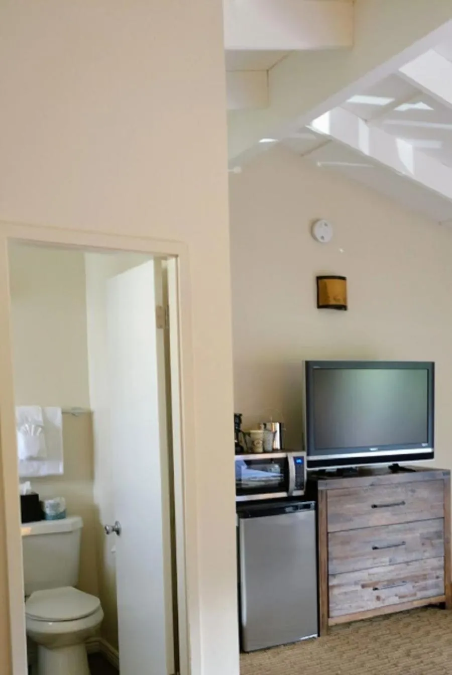 Bathroom in Alpine Trail Ridge Inn