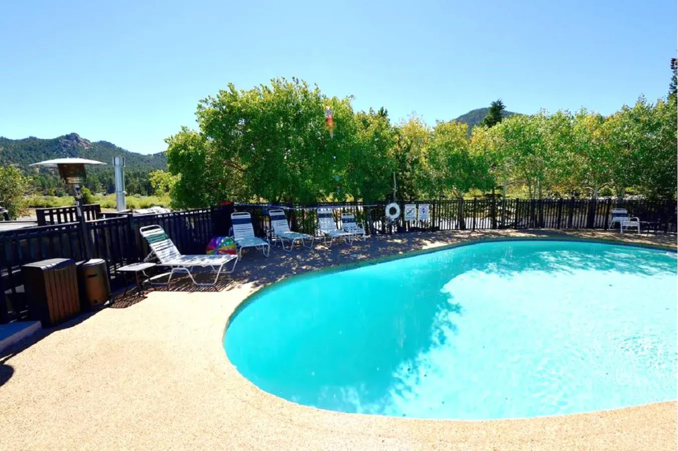Swimming pool in Alpine Trail Ridge Inn Swimming pool in Alpine Trail Ridge Inn