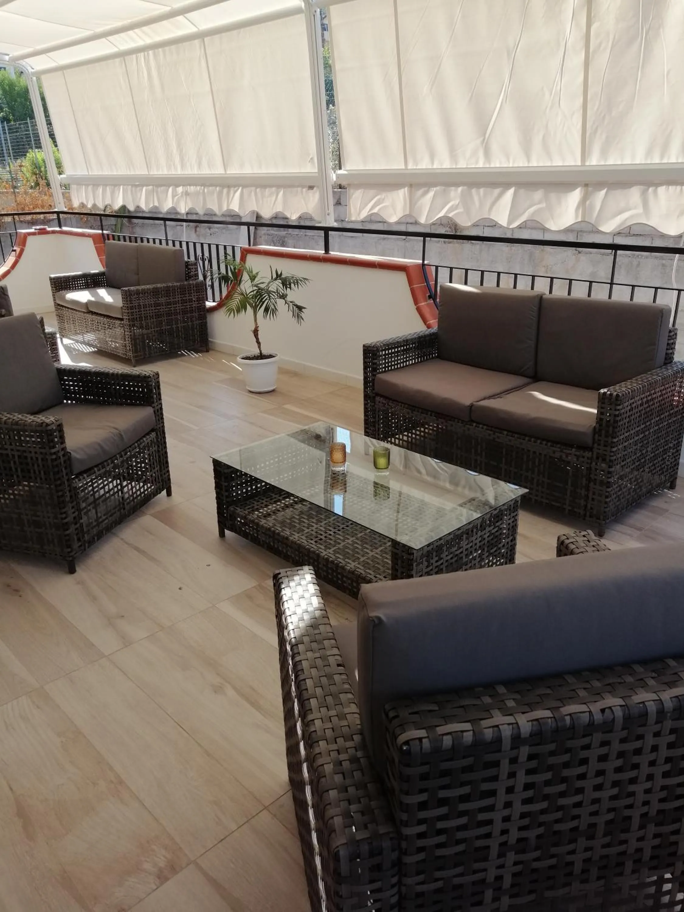 Oikia Rooms