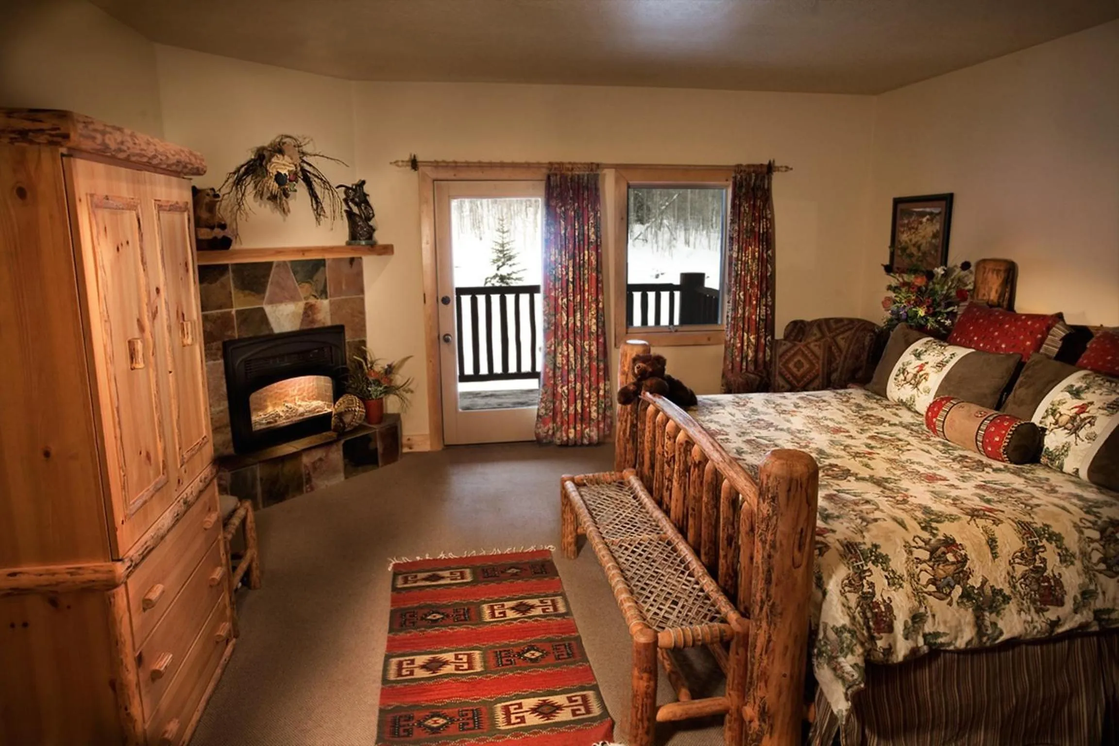 Bed in Daniels Summit Lodge
