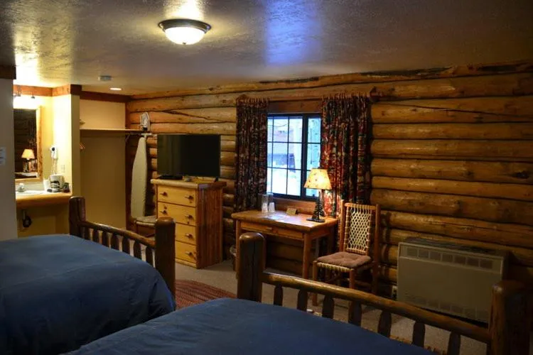Bed in Daniels Summit Lodge