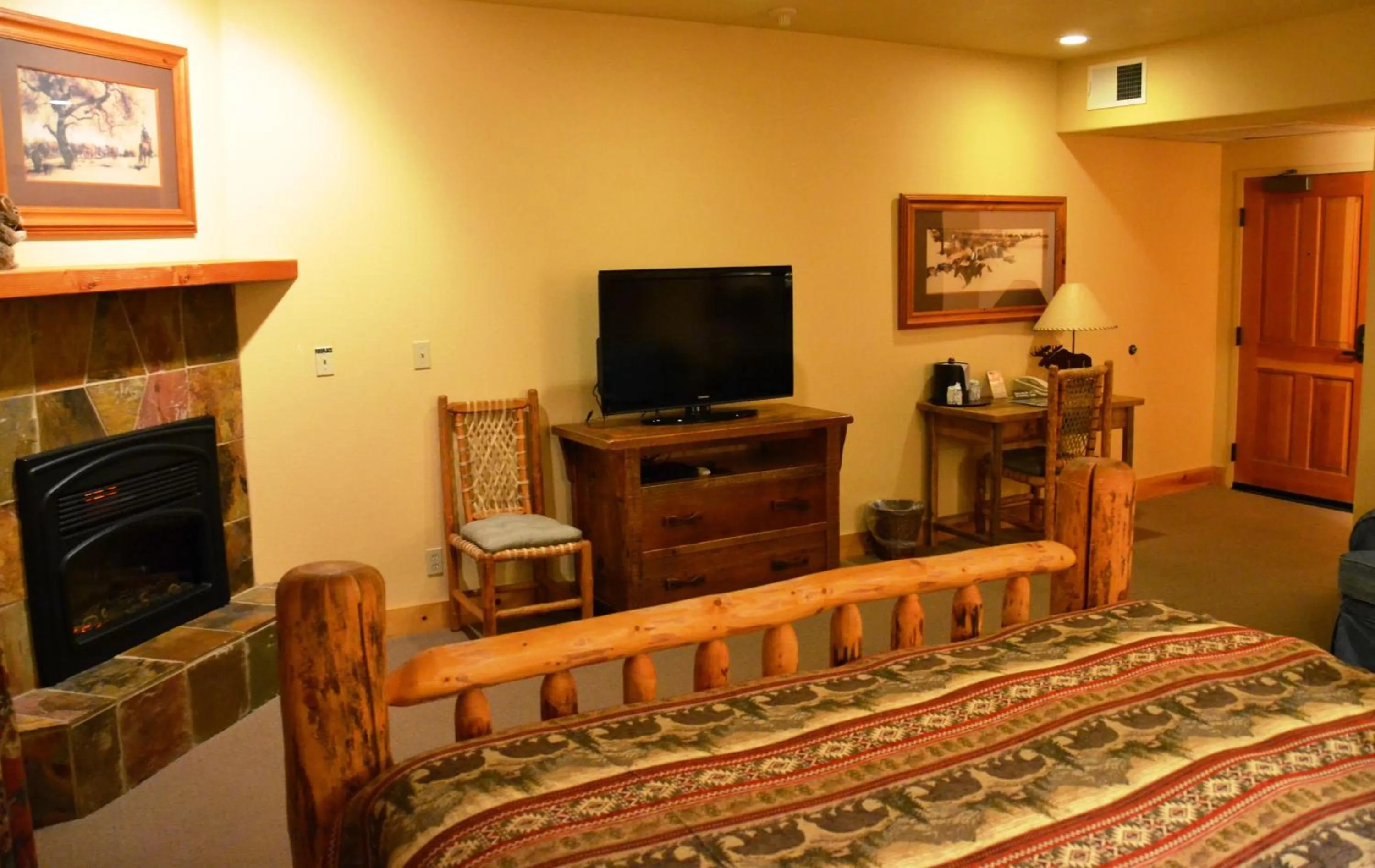 TV and multimedia in Daniels Summit Lodge