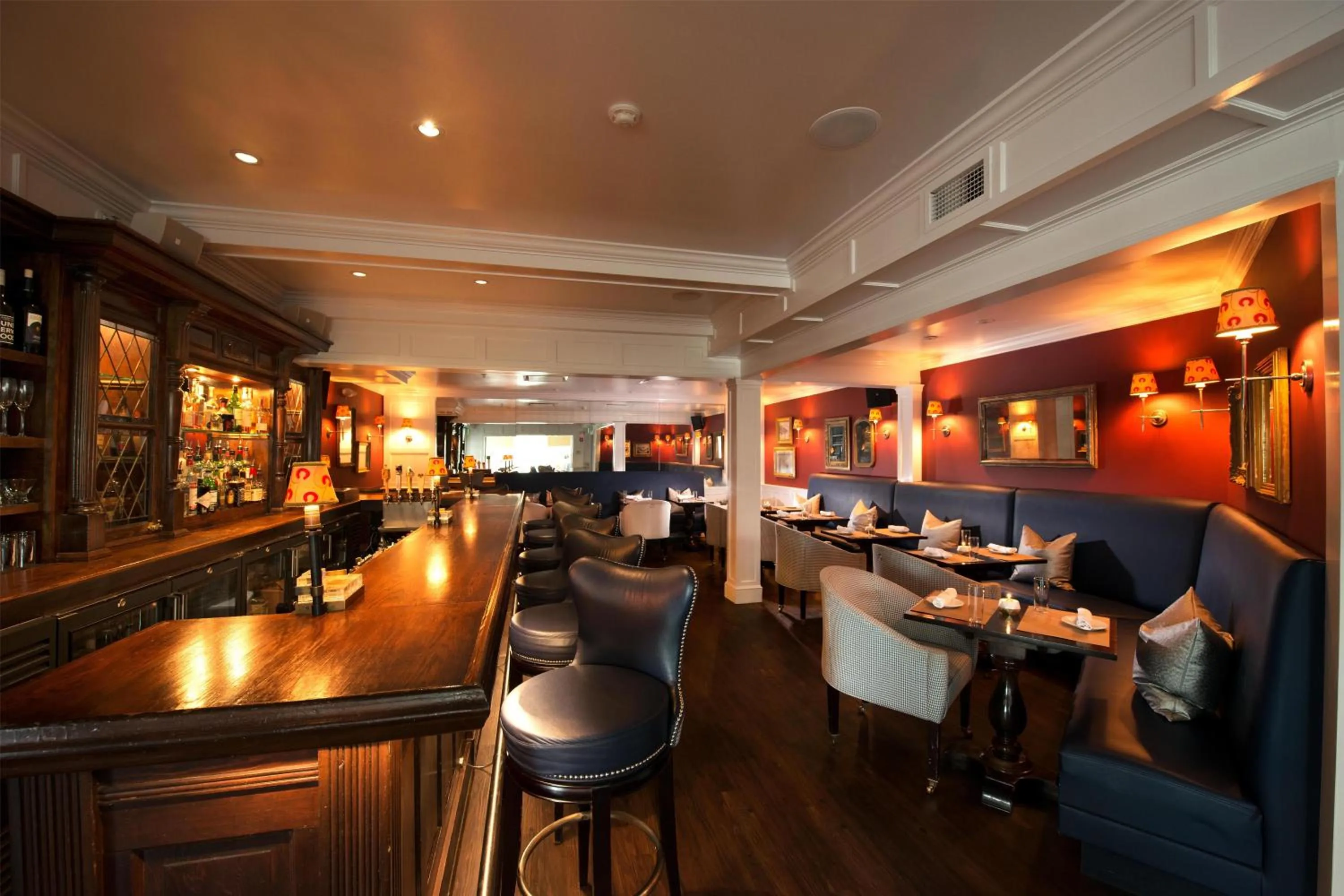 Lounge or bar in Kennebunkport Inn