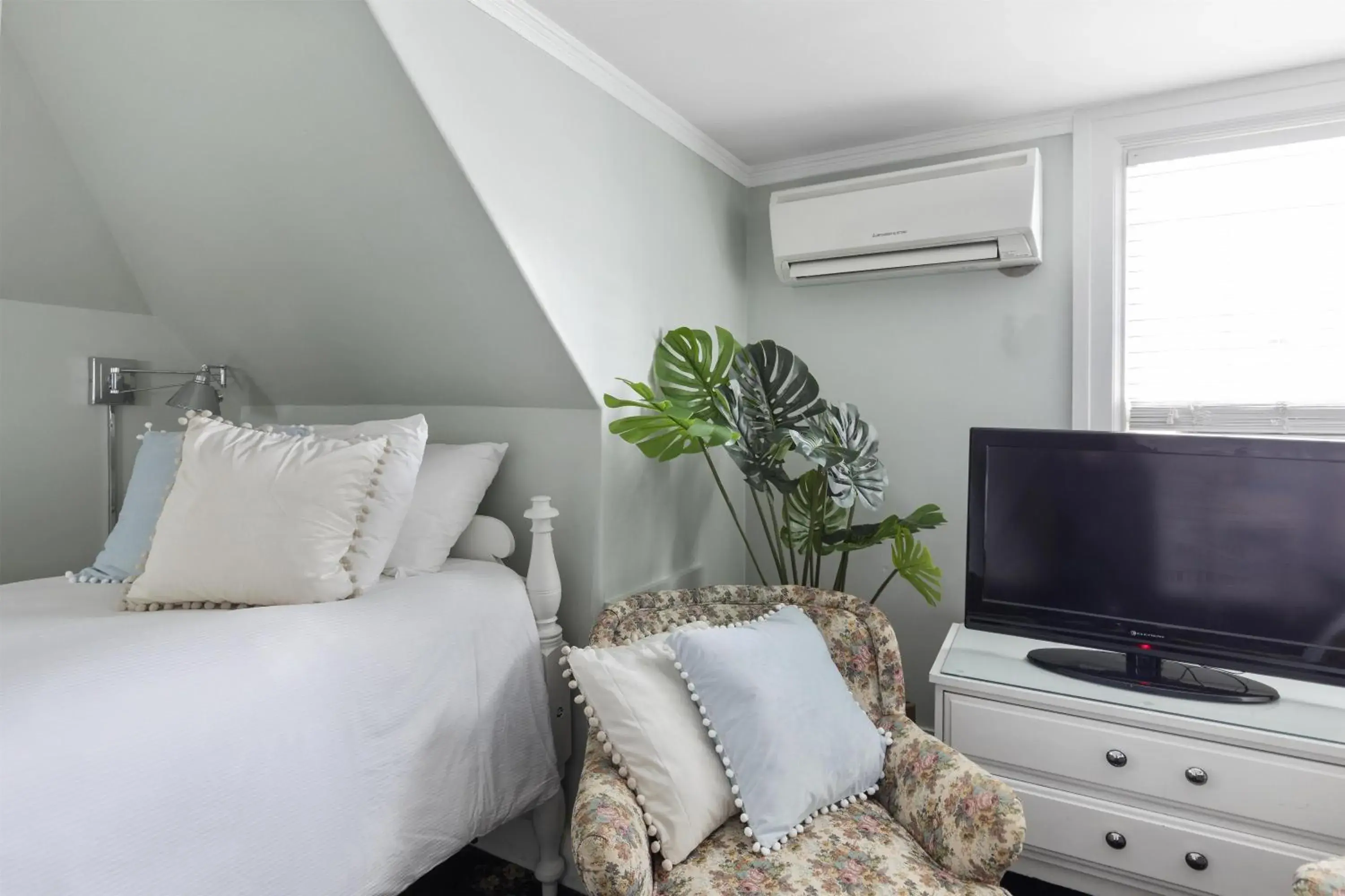 Photo of the whole room, Bed in Kennebunkport Inn Photo of the whole room, Bed in Kennebunkport Inn