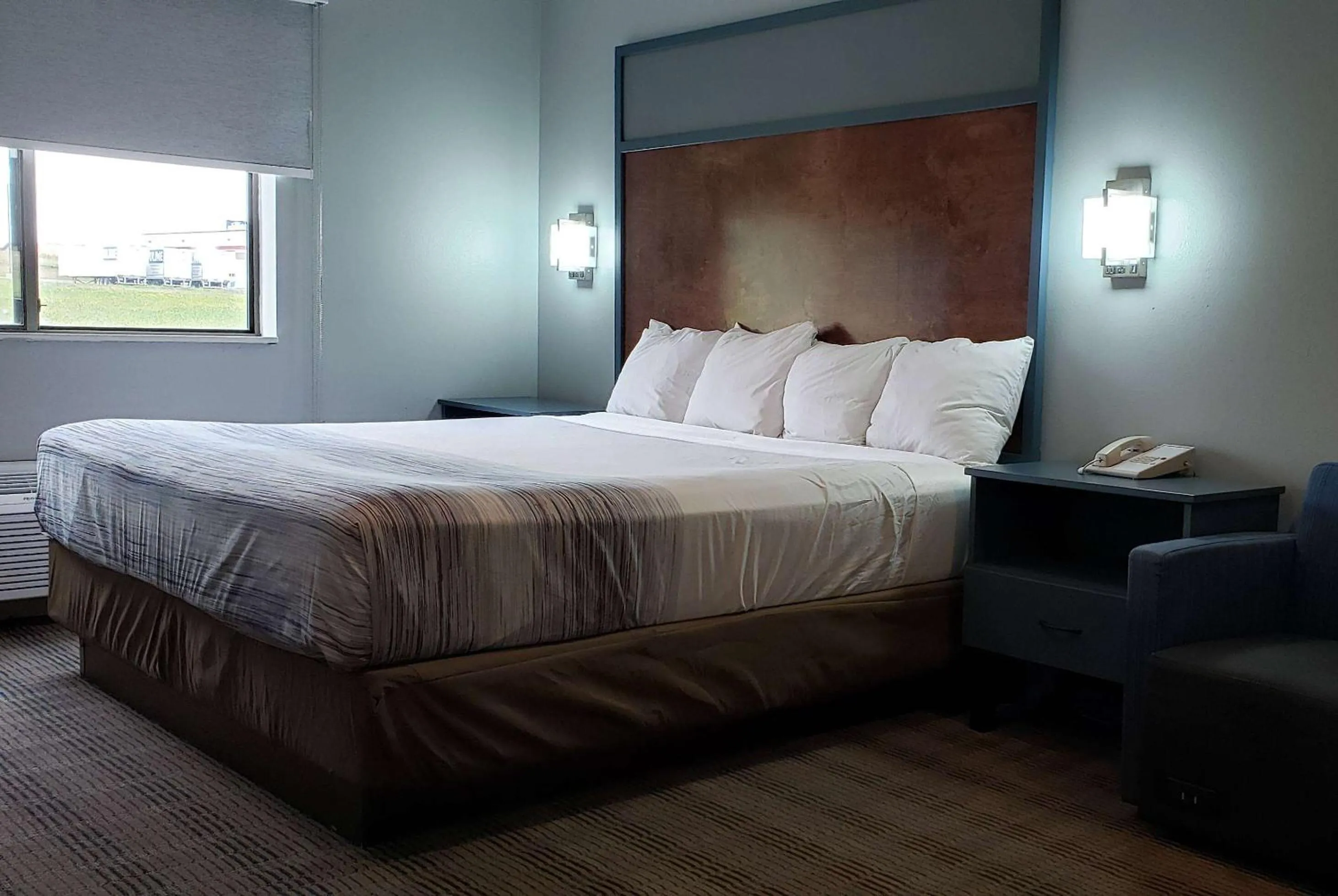 Photo of the whole room, Bed in Super 8 by Wyndham Mauston