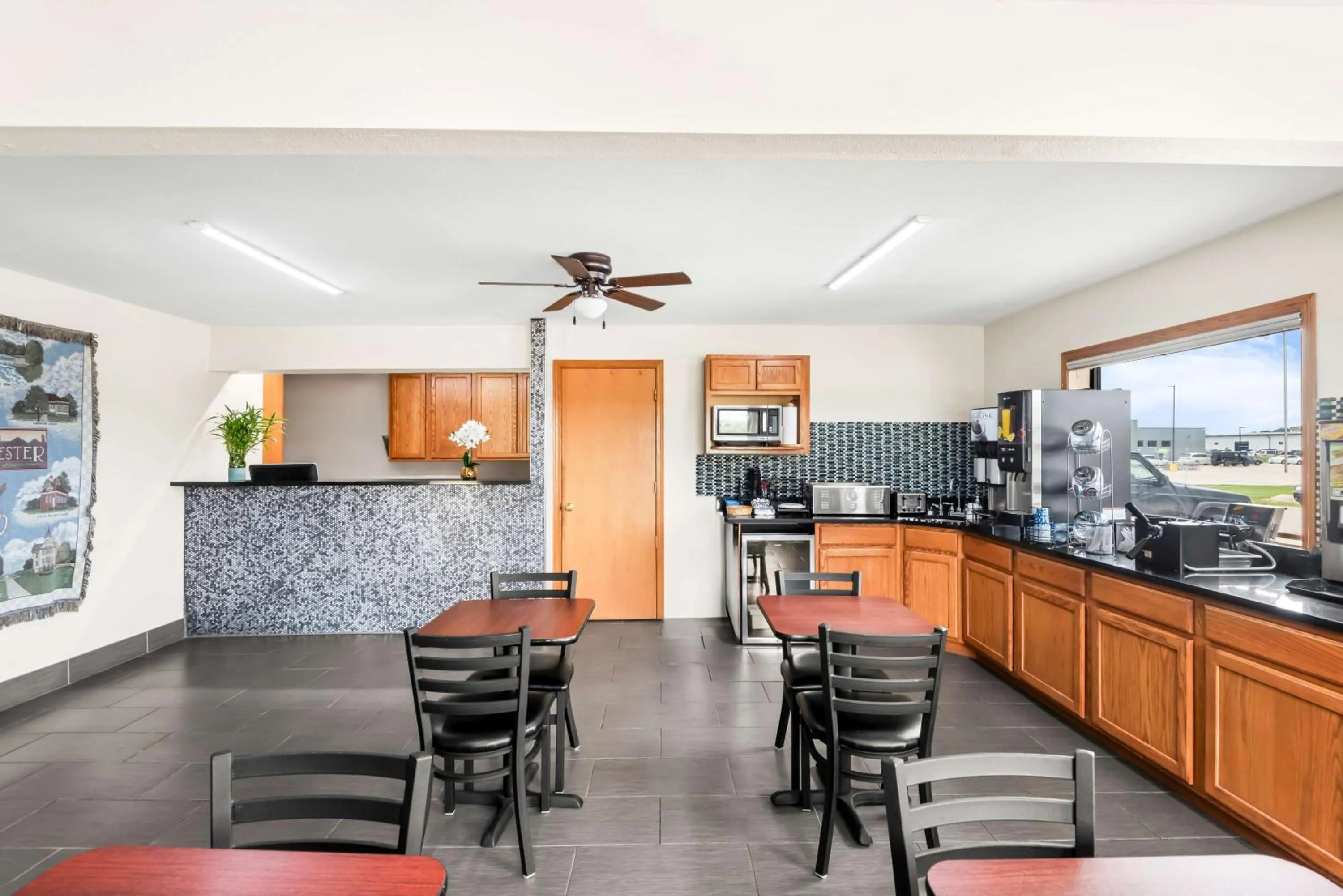 Lobby or reception in SureStay Hotel by Best Western Manchester