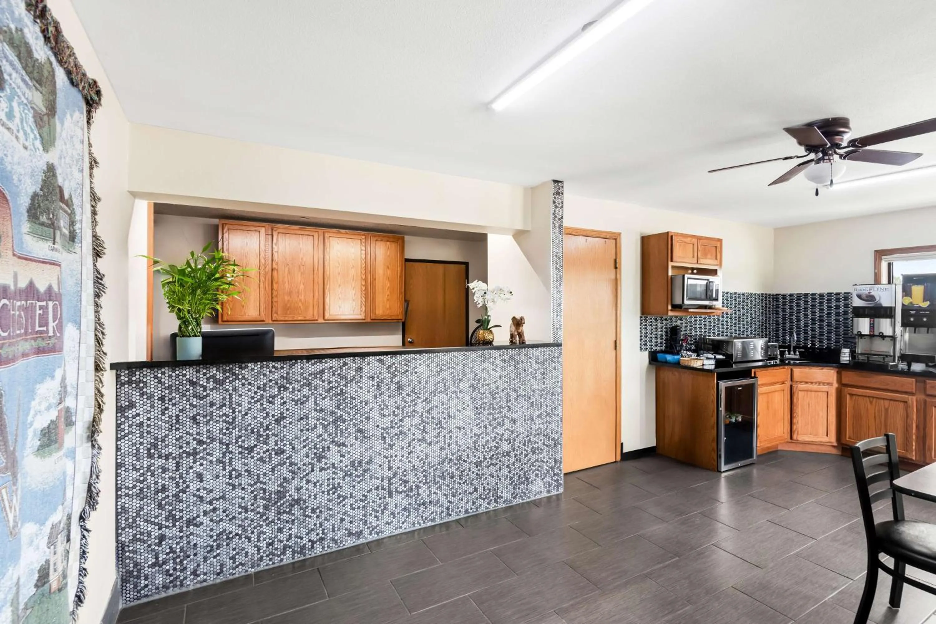 Lobby or reception in SureStay Hotel by Best Western Manchester