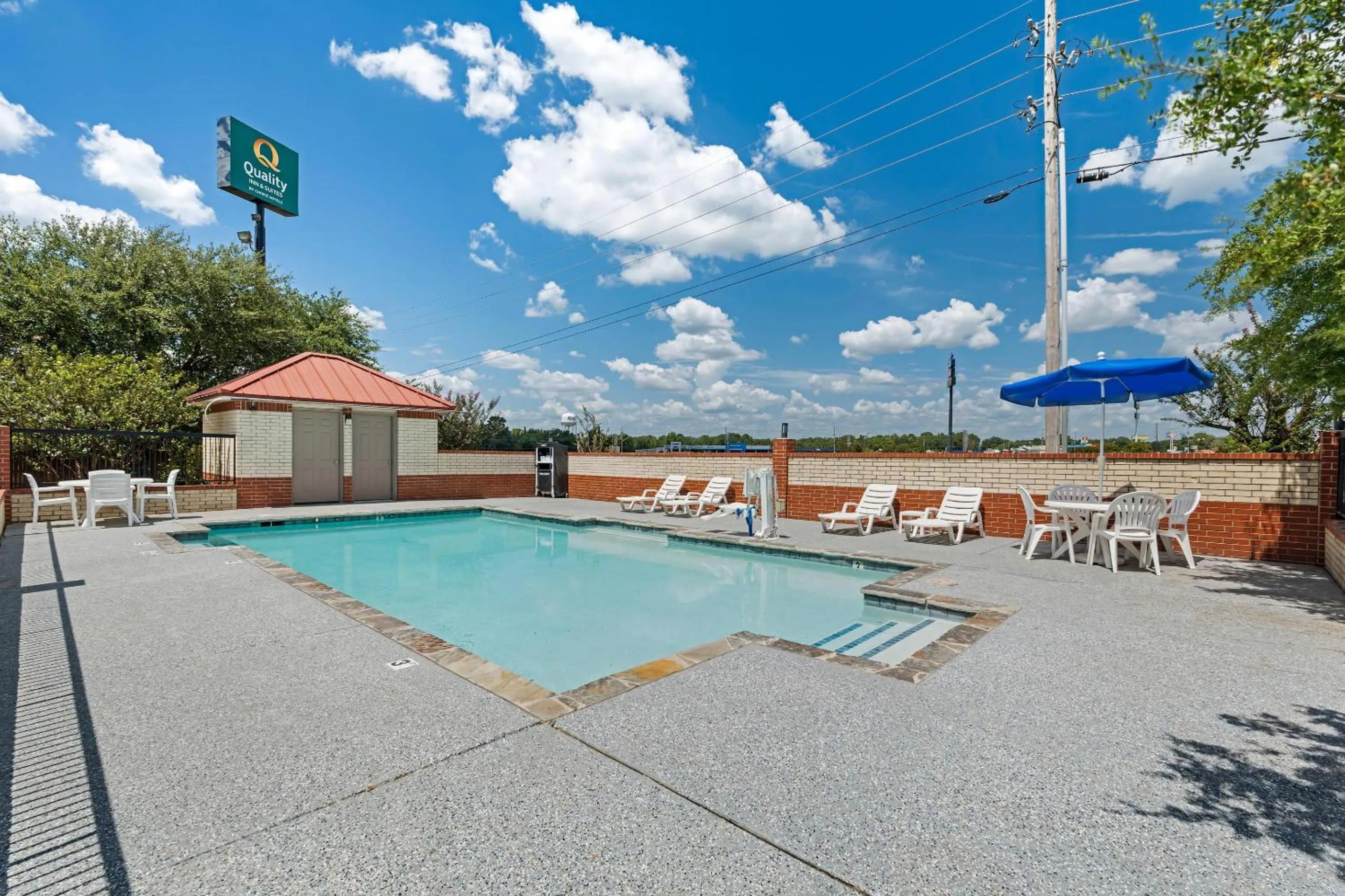 Swimming pool in Quality Inn & Suites New Boston - Texarkana West