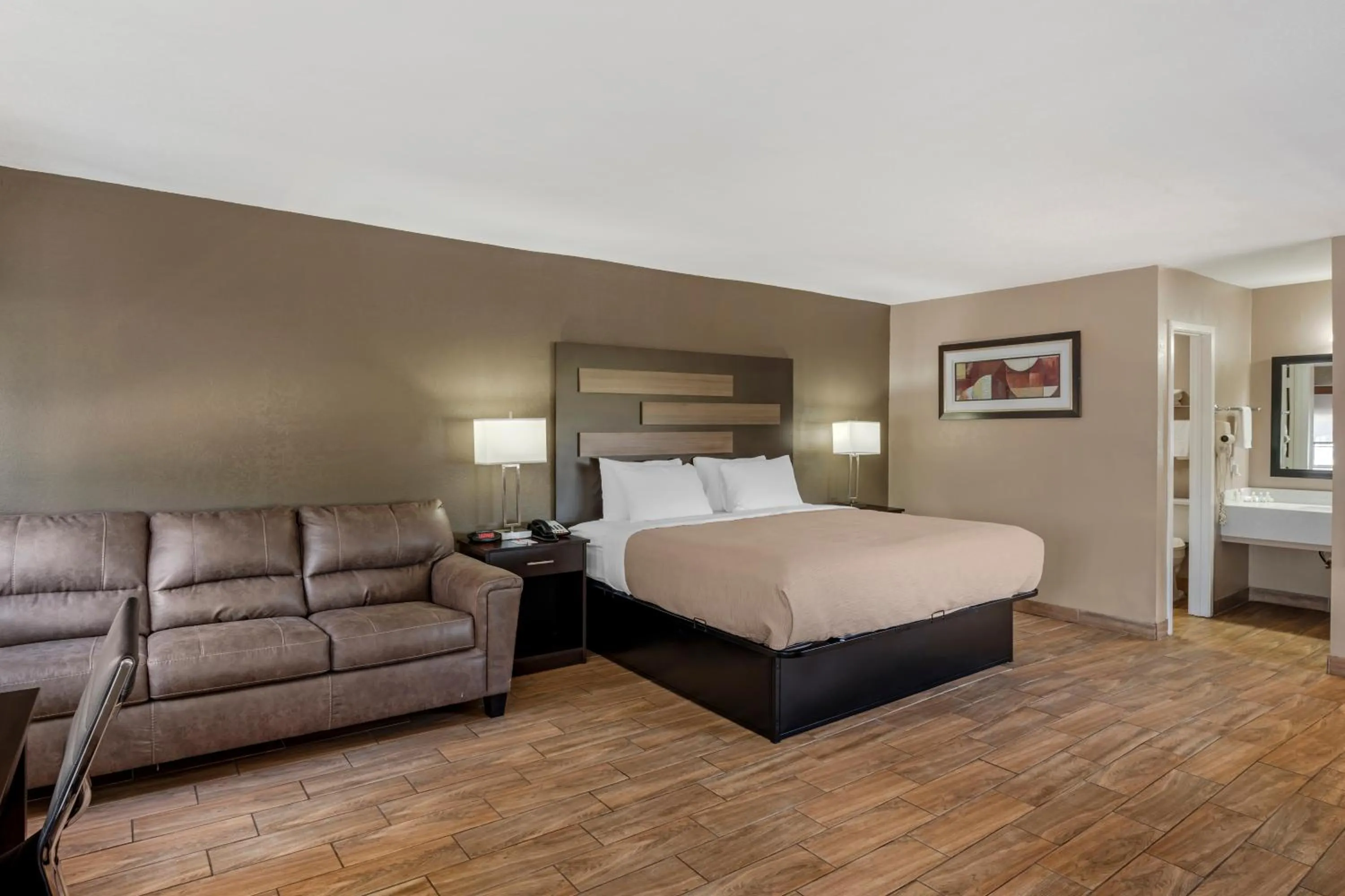 Bedroom, Bed in Quality Inn & Suites New Boston - Texarkana West