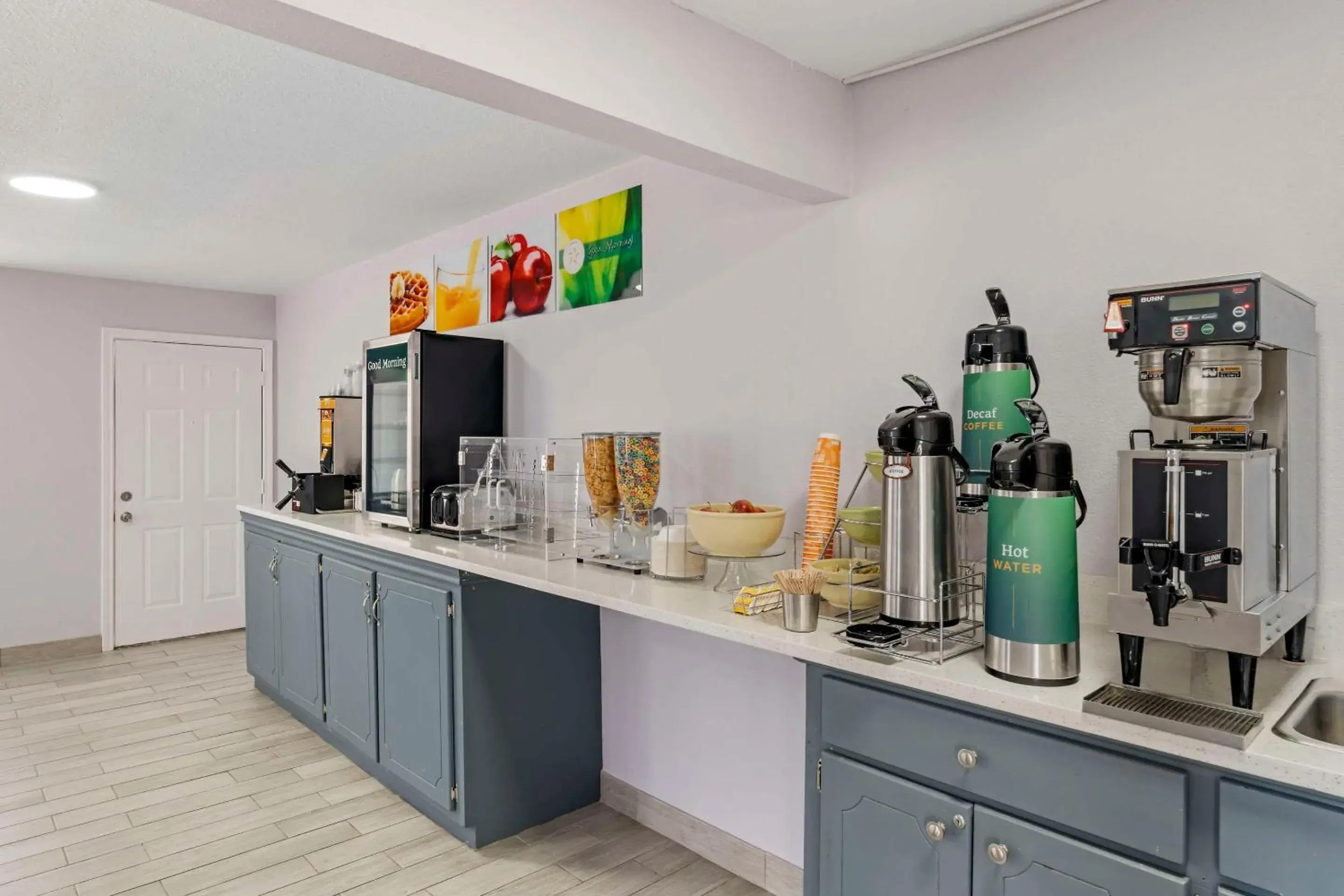 Breakfast in Americas Best Value Inn New Boston Breakfast in Americas Best Value Inn New Boston