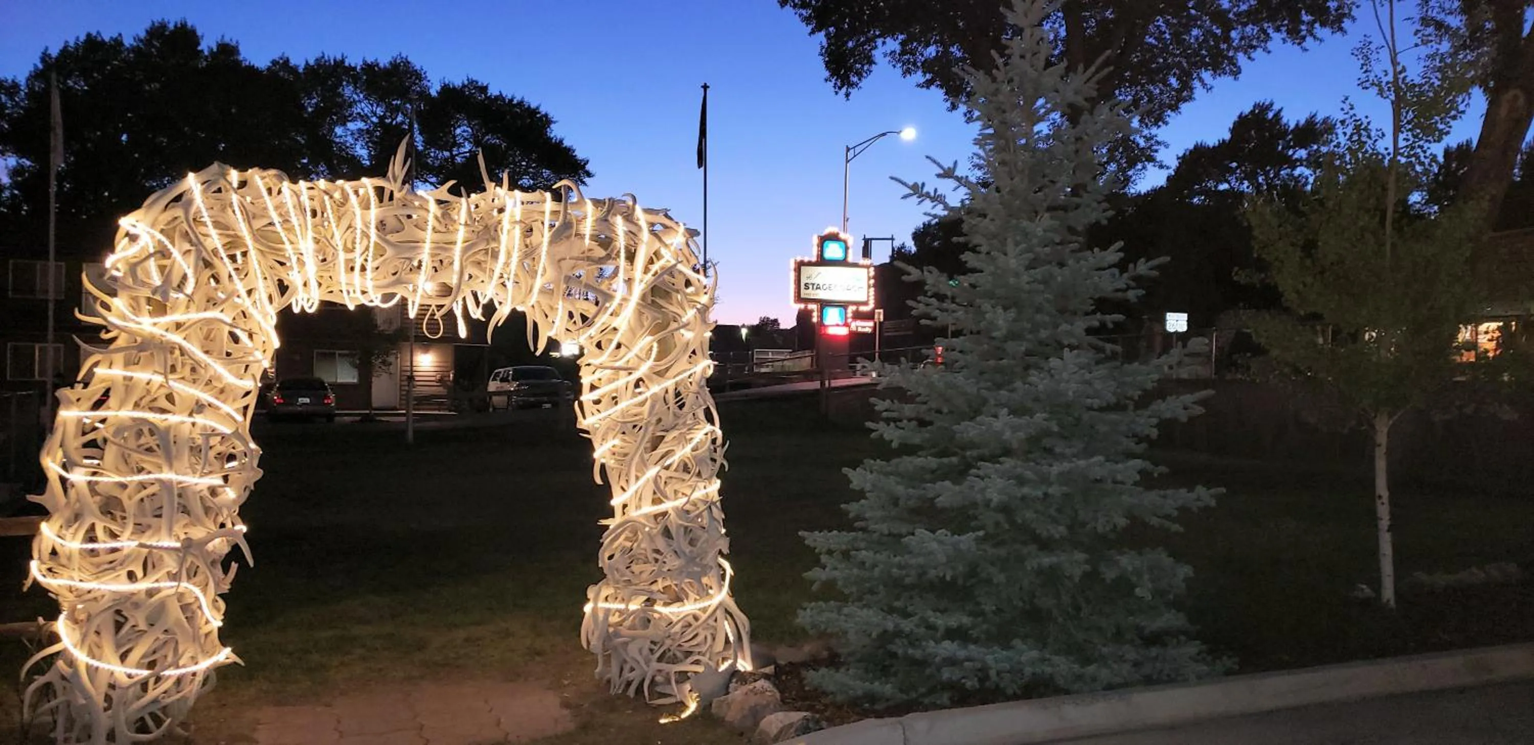 Garden in Stagecoach Inn & Suites