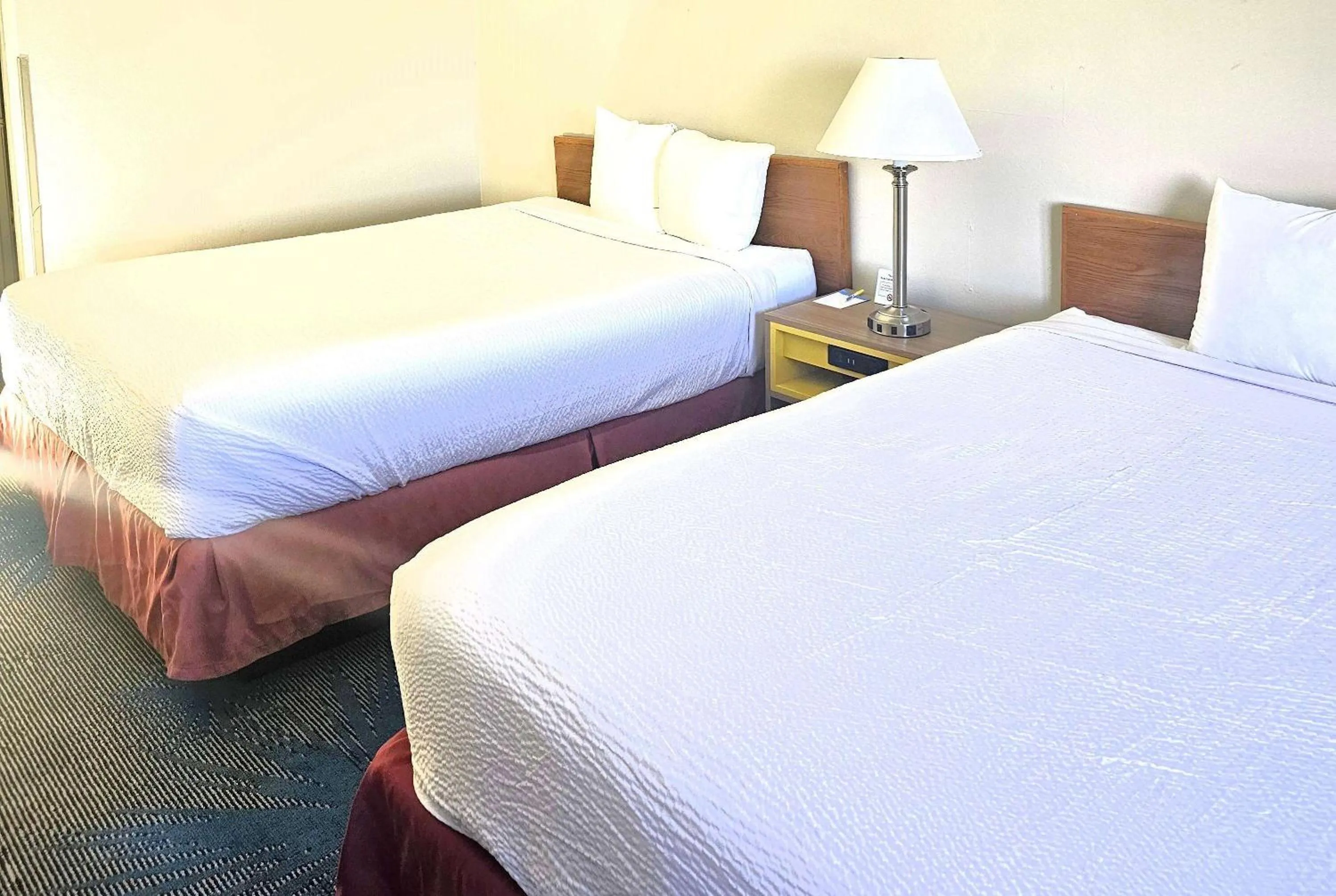 Photo of the whole room, Bed in Days Inn by Wyndham North Sioux City