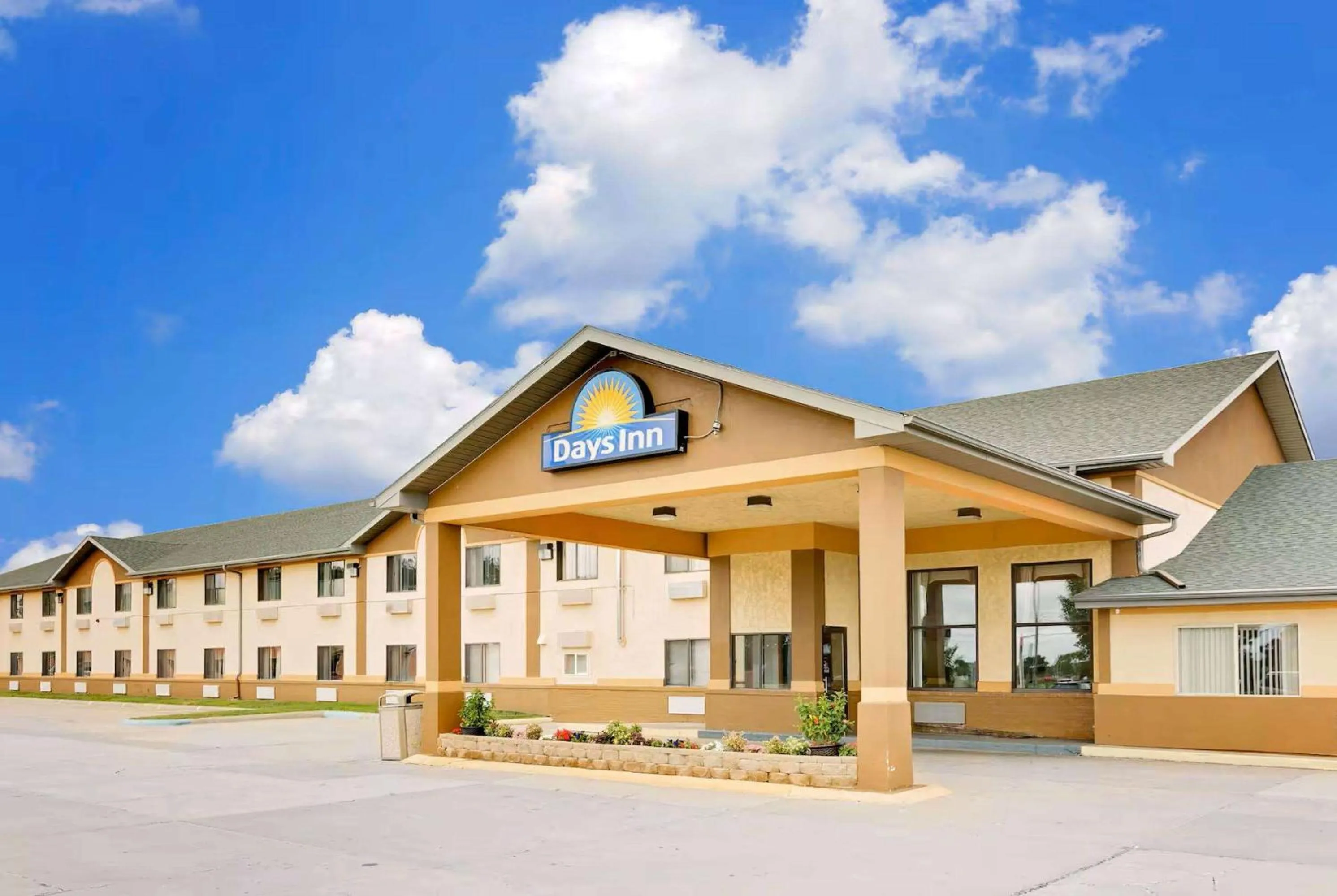 Property building in Days Inn by Wyndham North Sioux City