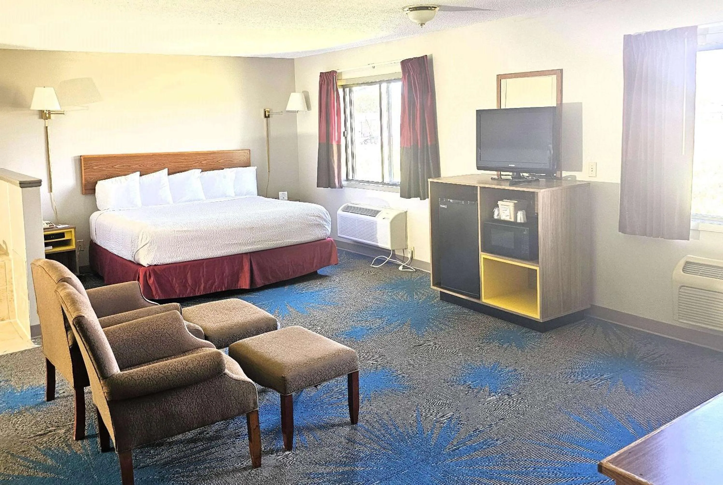 Photo of the whole room, Bed in Days Inn by Wyndham North Sioux City
