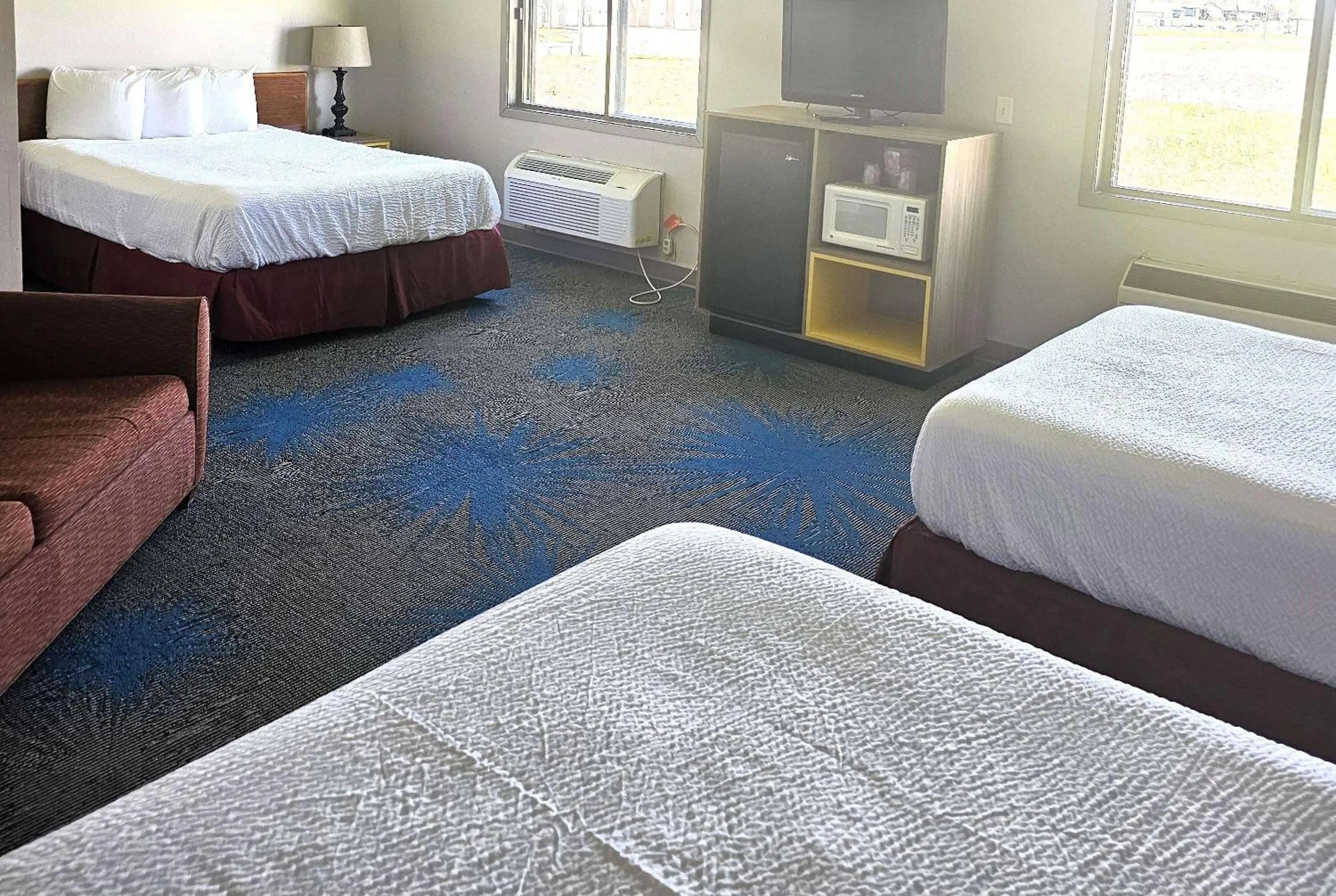 Photo of the whole room, Bed in Days Inn by Wyndham North Sioux City