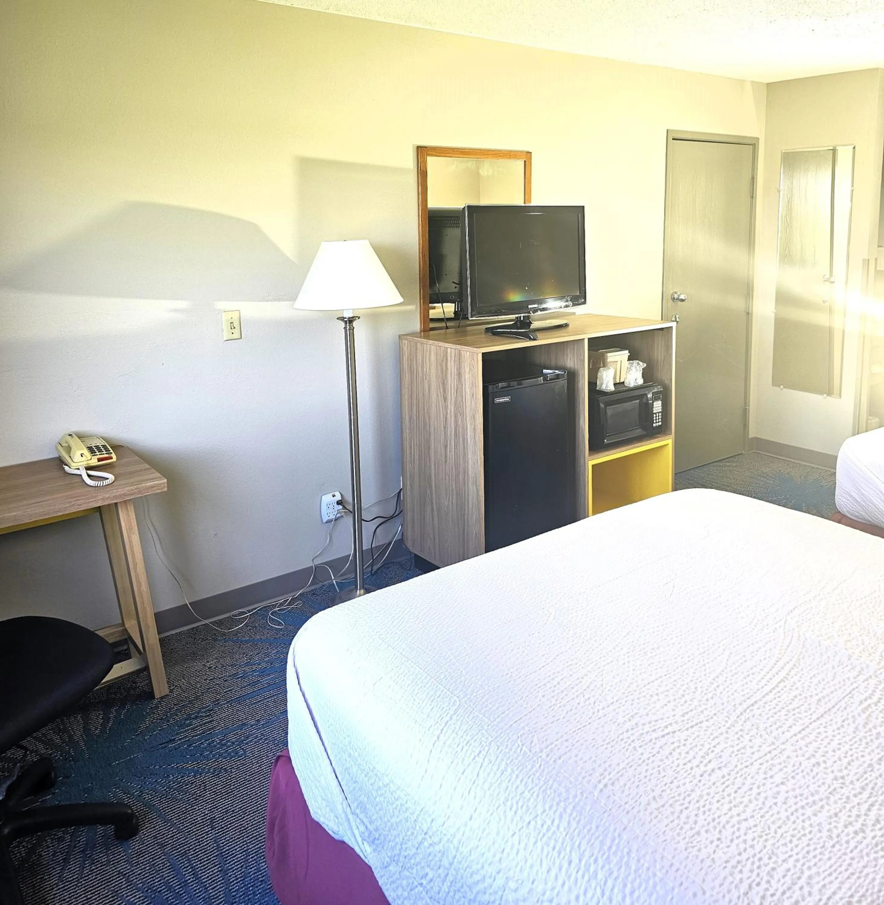 Bed in Days Inn by Wyndham North Sioux City