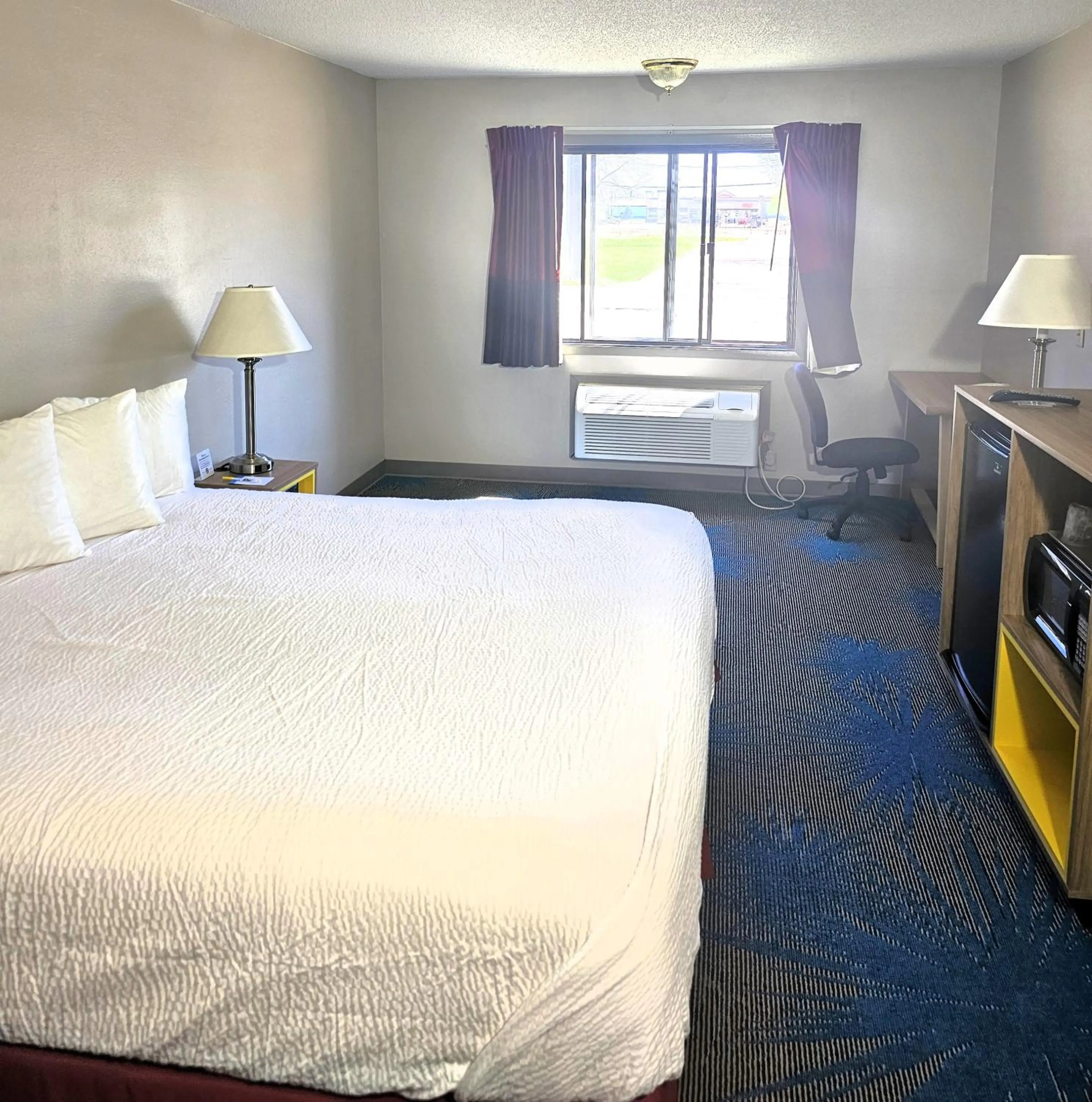 Bed in Days Inn by Wyndham North Sioux City