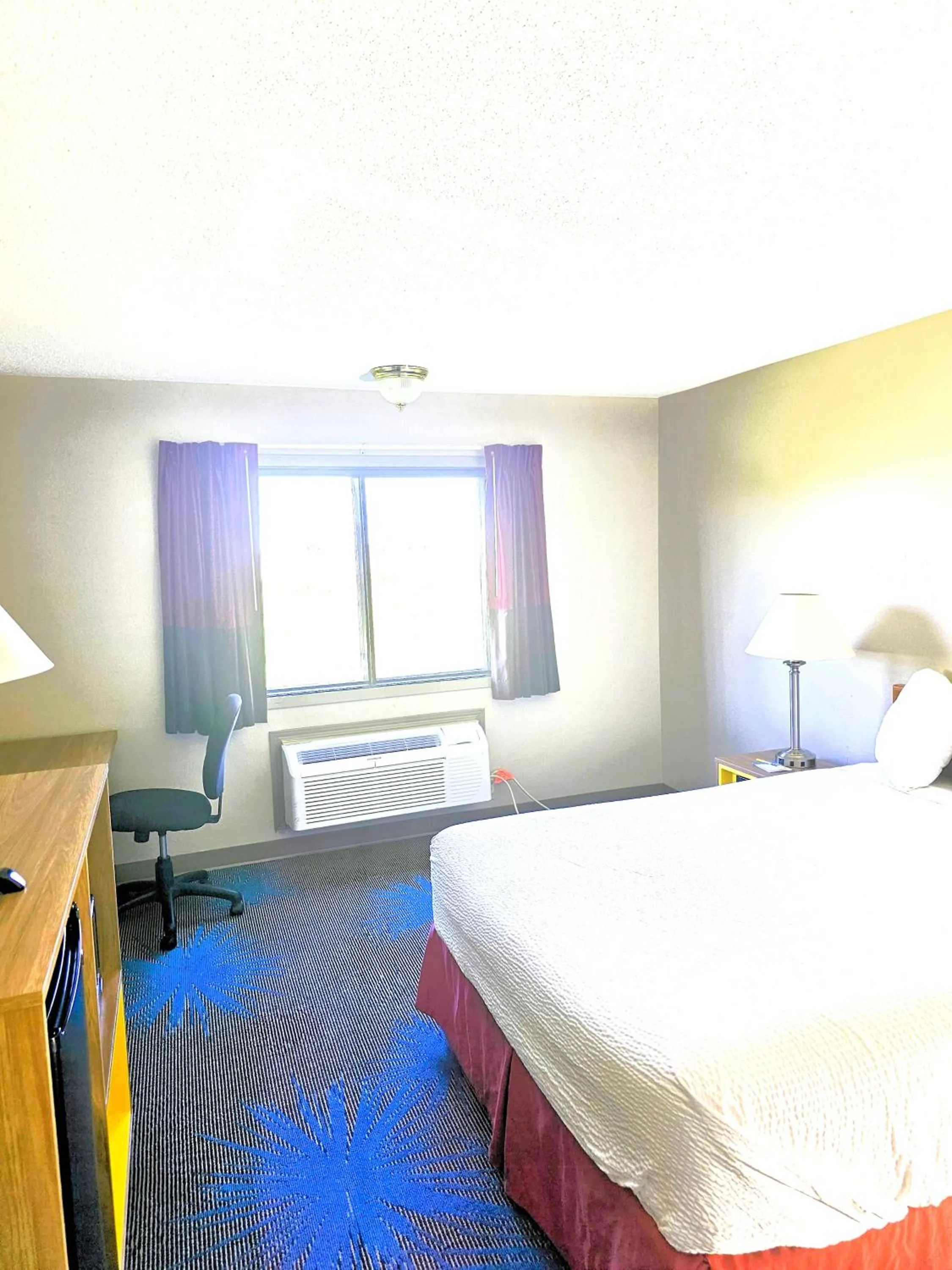 Bed in Days Inn by Wyndham North Sioux City