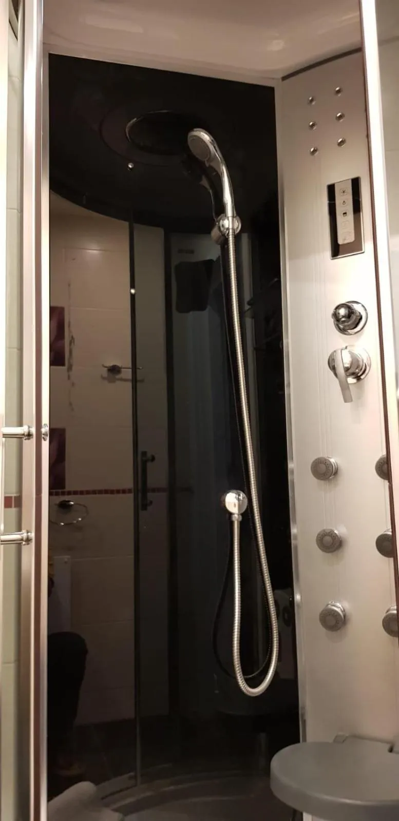 Shower in Hotel-Villa Lalee