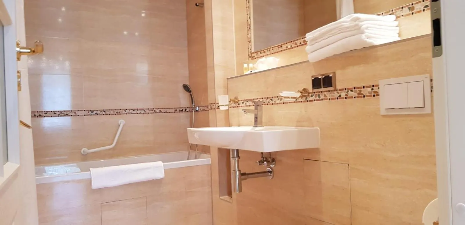 Bathroom in Hotel-Villa Lalee