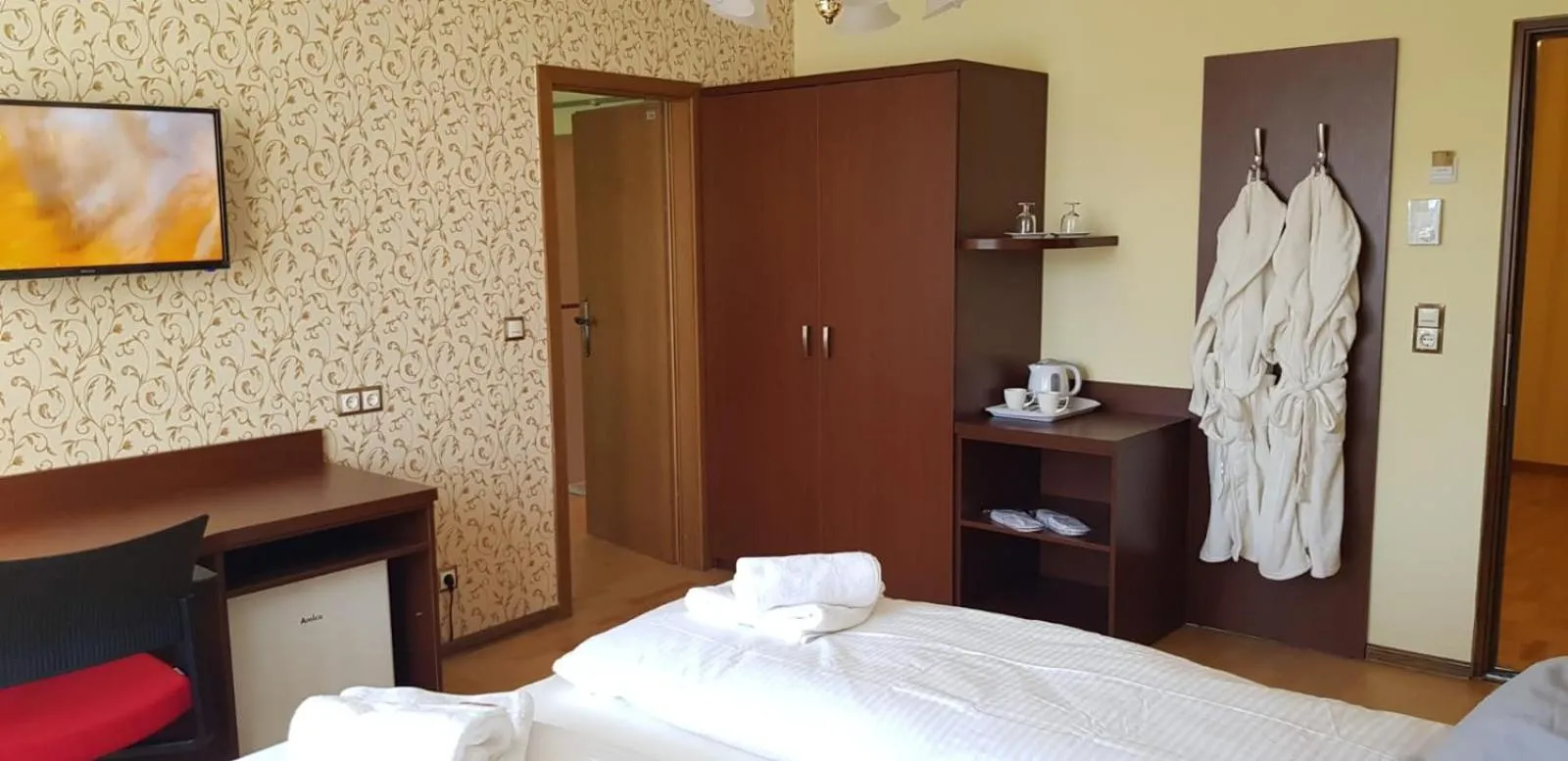 Coffee/tea facilities, Bed in Hotel-Villa Lalee