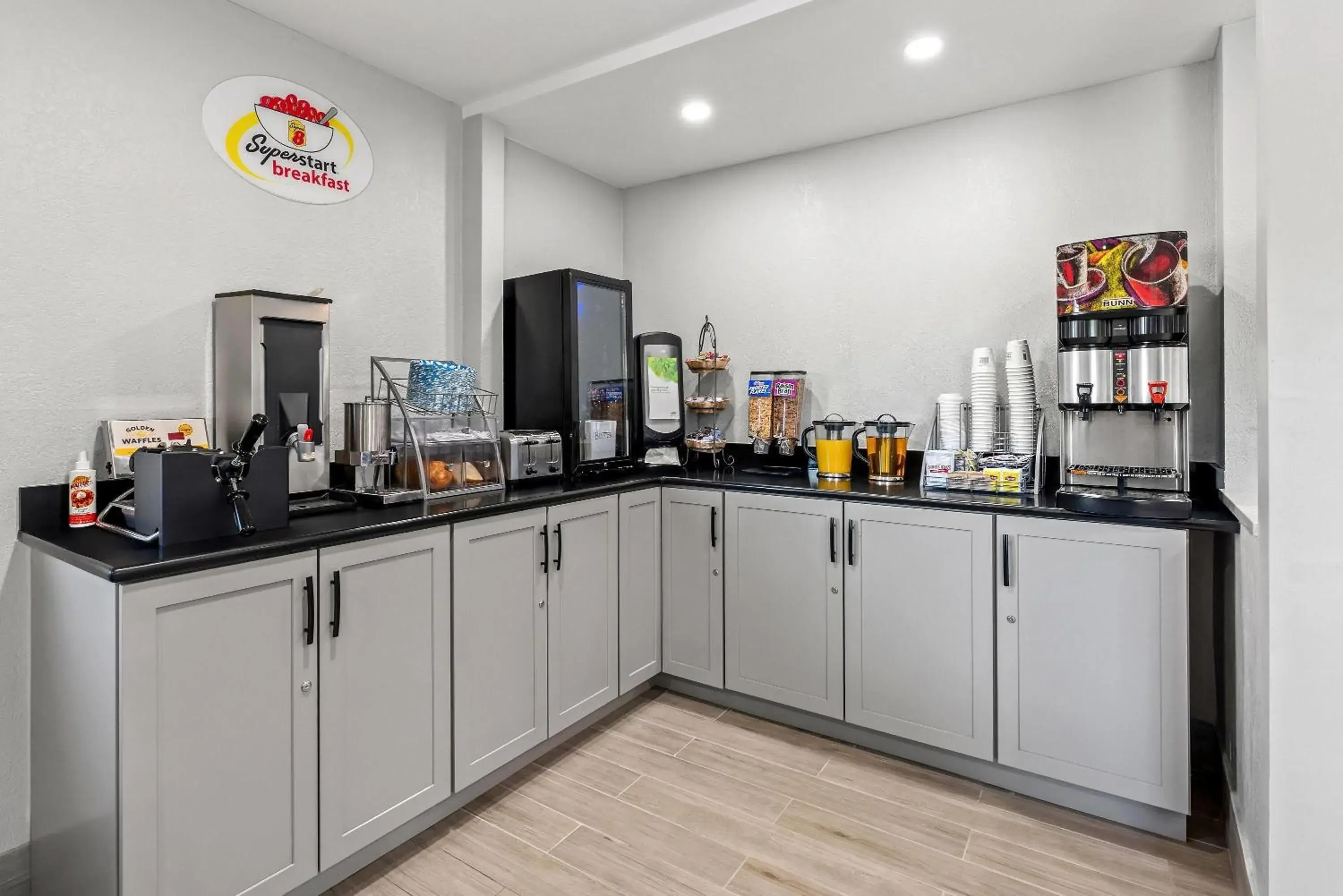 Property building in Super 8 by Wyndham Lewiston Auburn Area Property building in Super 8 by Wyndham Lewiston Auburn Area