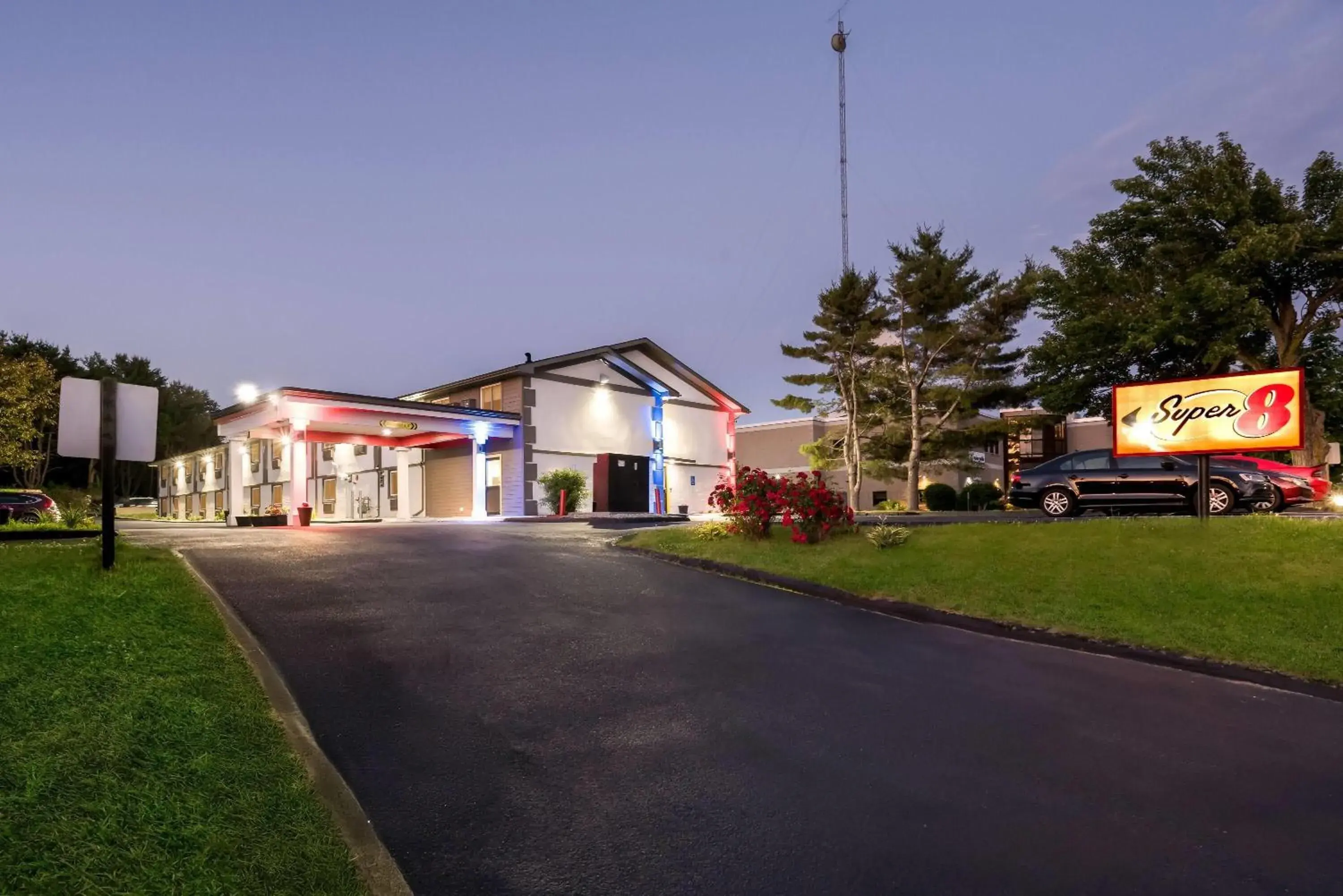 Property building in Super 8 by Wyndham Lewiston Auburn Area Property building in Super 8 by Wyndham Lewiston Auburn Area