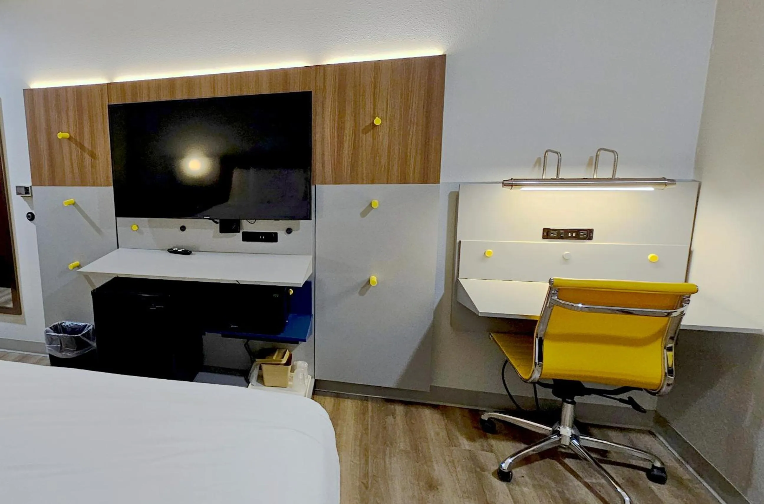 TV and multimedia in Microtel Inn & Suites by Wyndham Tulsa - Catoosa Route 66