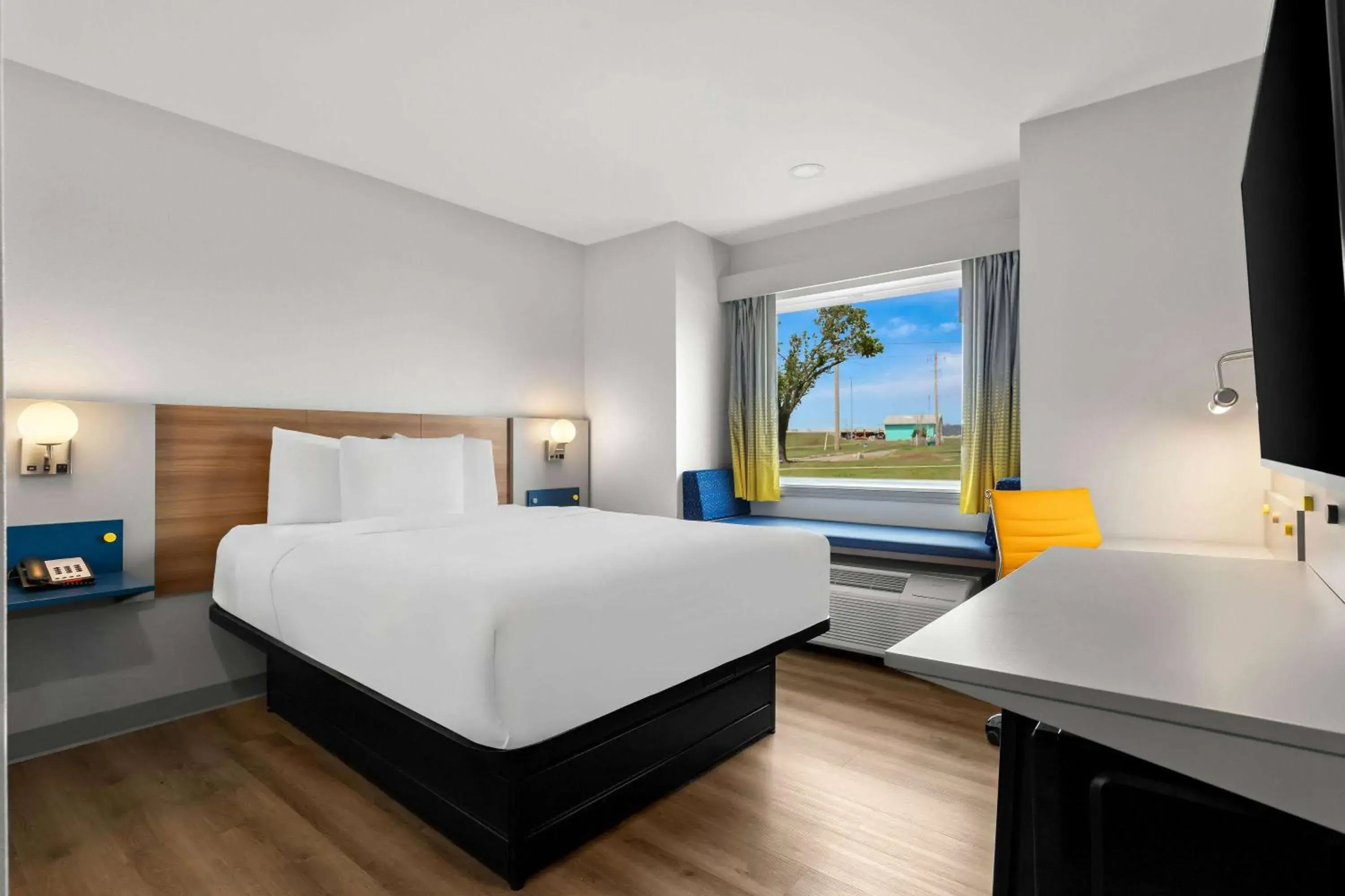 Bed in Microtel Inn & Suites by Wyndham Tulsa - Catoosa Route 66 Bed in Microtel Inn & Suites by Wyndham Tulsa - Catoosa Route 66