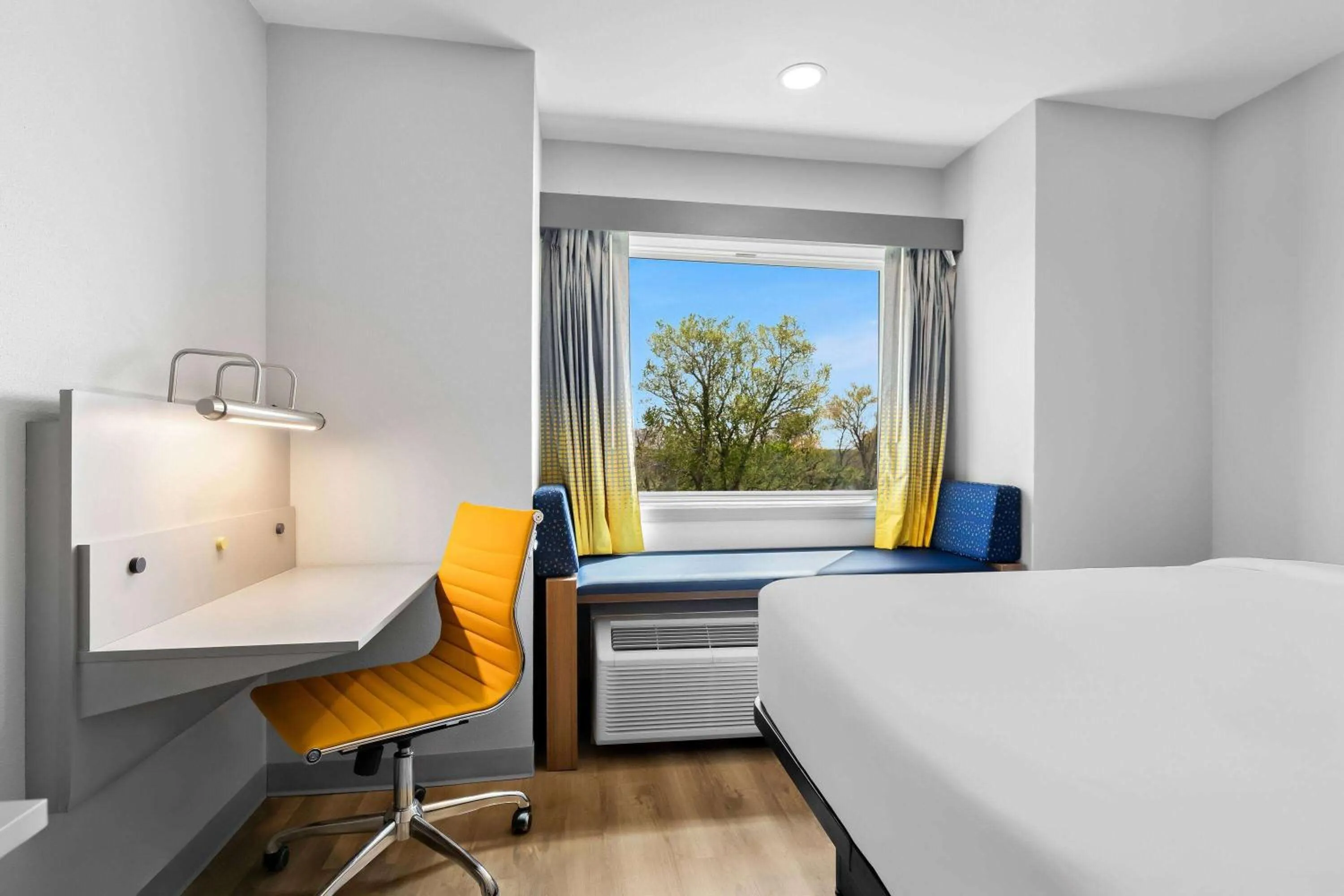 Bed in Microtel Inn & Suites by Wyndham Tulsa - Catoosa Route 66