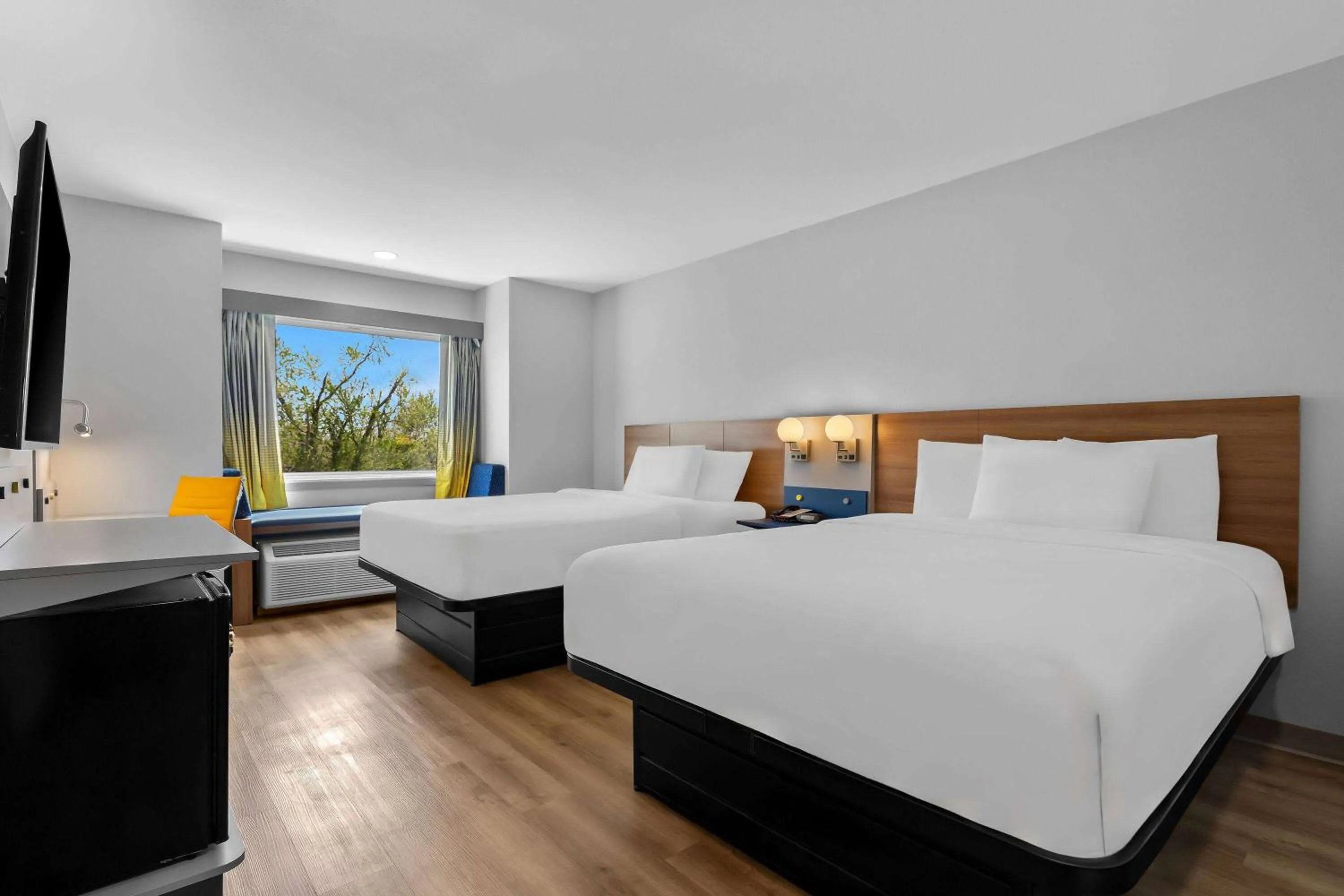 Bed in Microtel Inn & Suites by Wyndham Tulsa - Catoosa Route 66