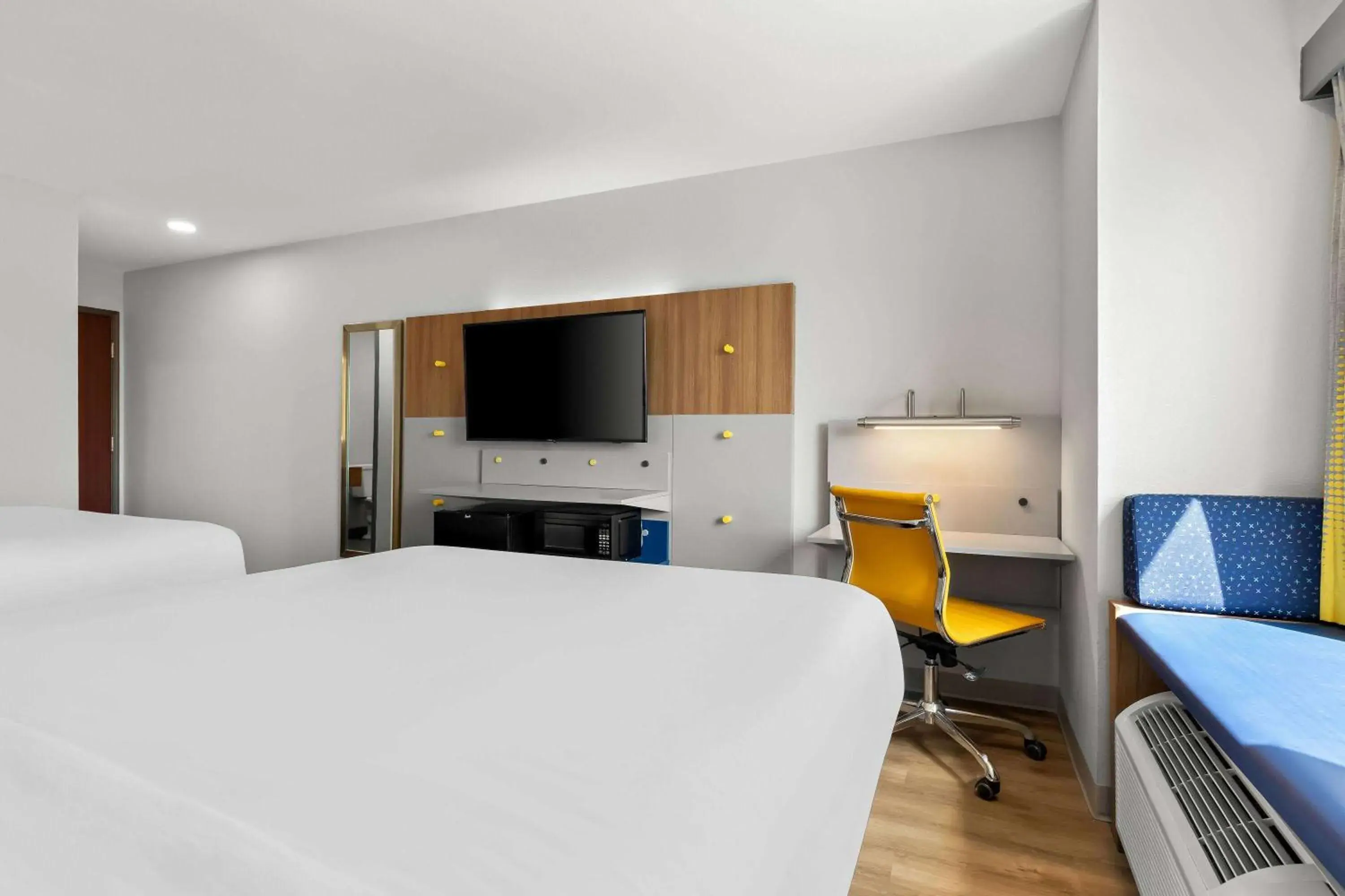 Bed in Microtel Inn & Suites by Wyndham Tulsa - Catoosa Route 66 Bed in Microtel Inn & Suites by Wyndham Tulsa - Catoosa Route 66