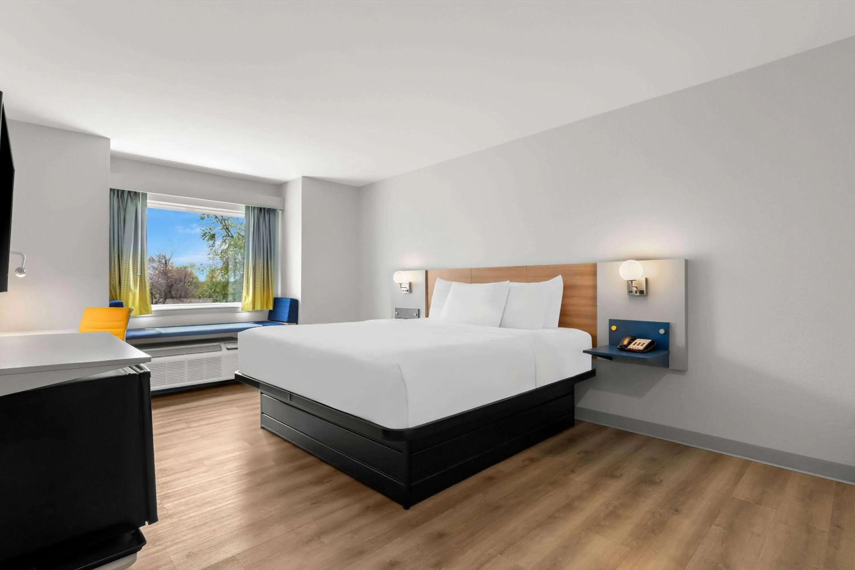 Bed in Microtel Inn & Suites by Wyndham Tulsa - Catoosa Route 66