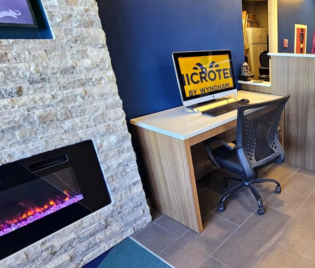 TV and multimedia in Microtel Inn & Suites by Wyndham Tulsa - Catoosa Route 66