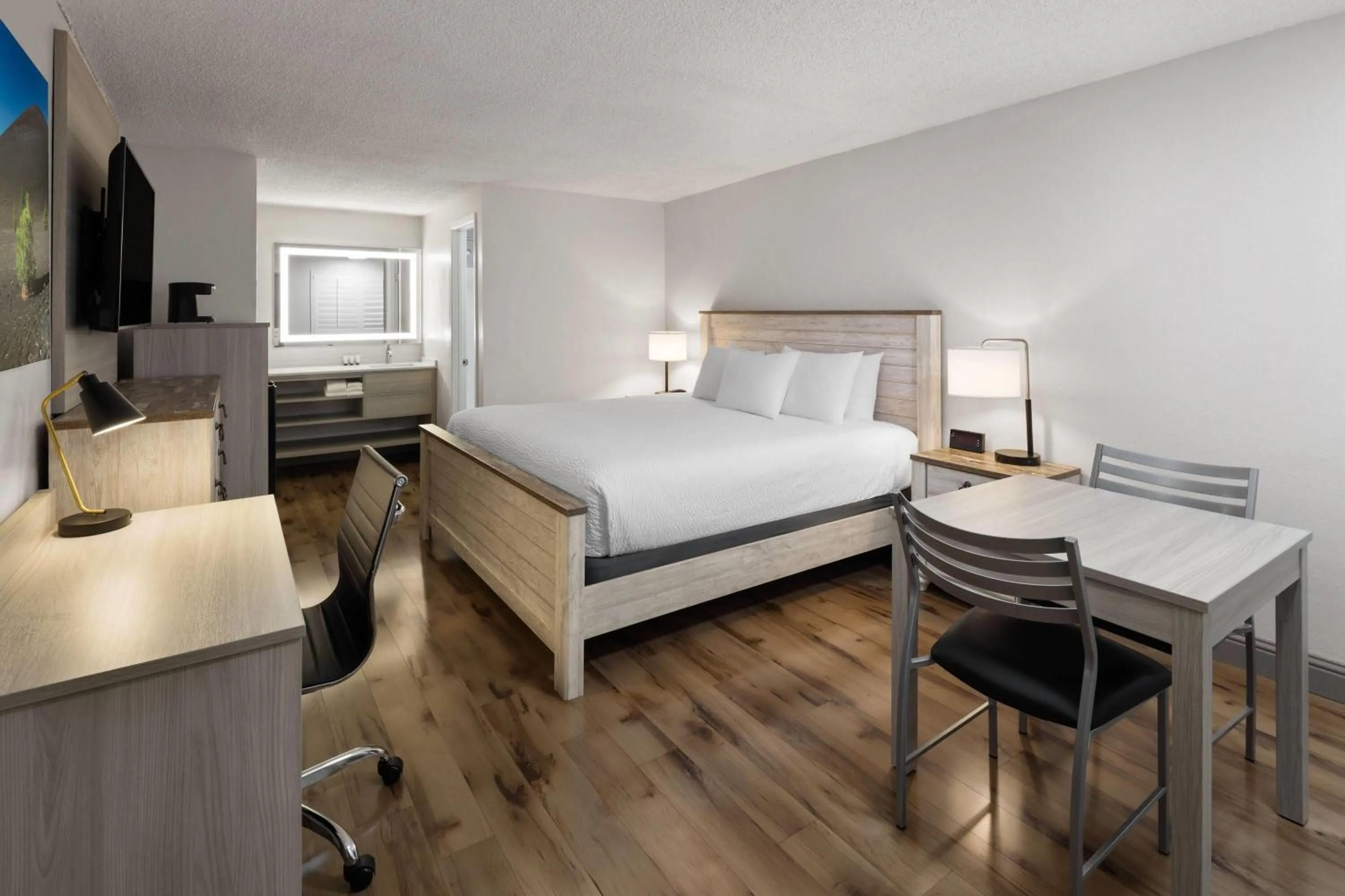 Photo of the whole room, Bed in Baymont by Wyndham Susanville