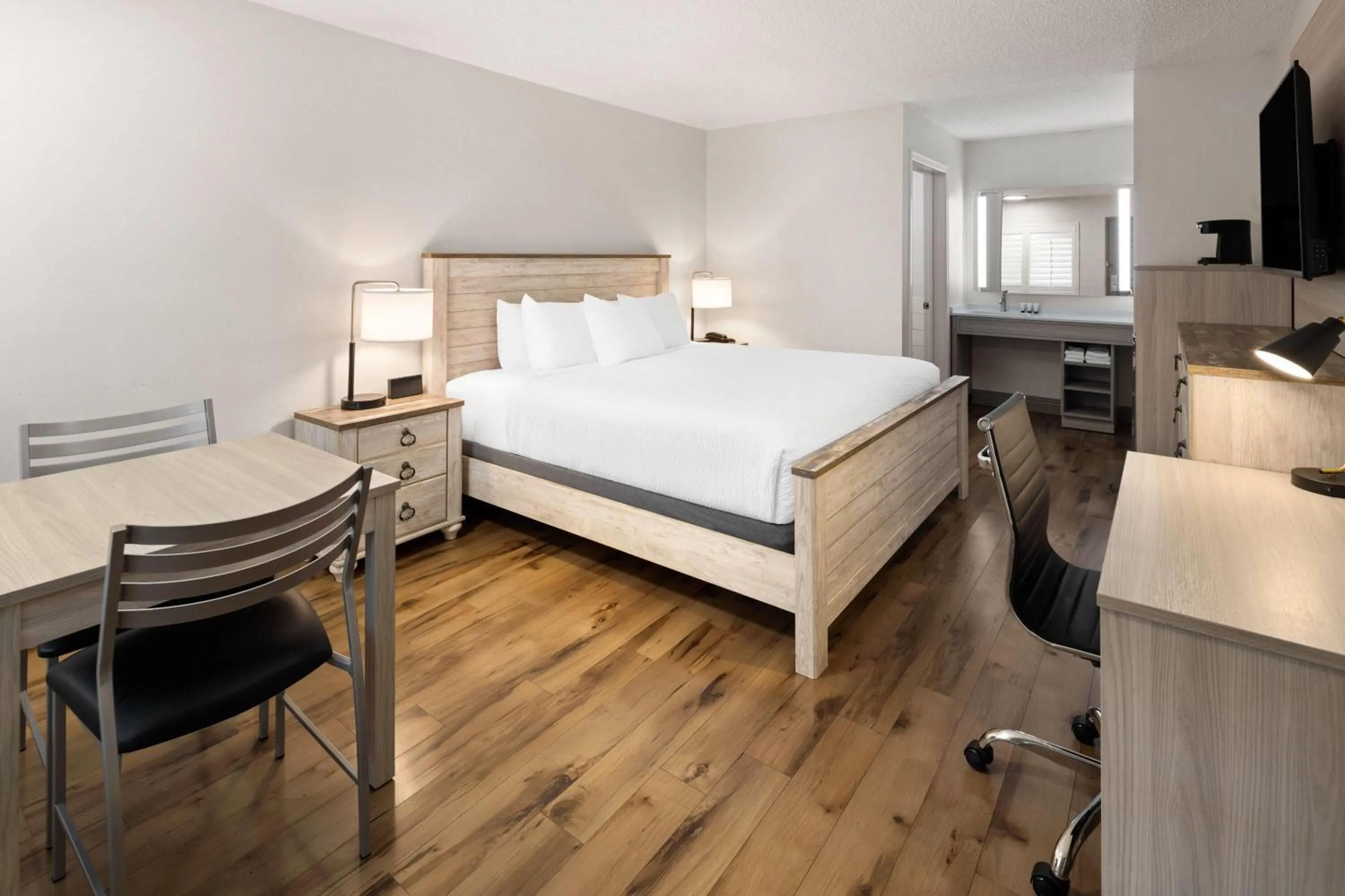 Photo of the whole room, Bed in Baymont by Wyndham Susanville