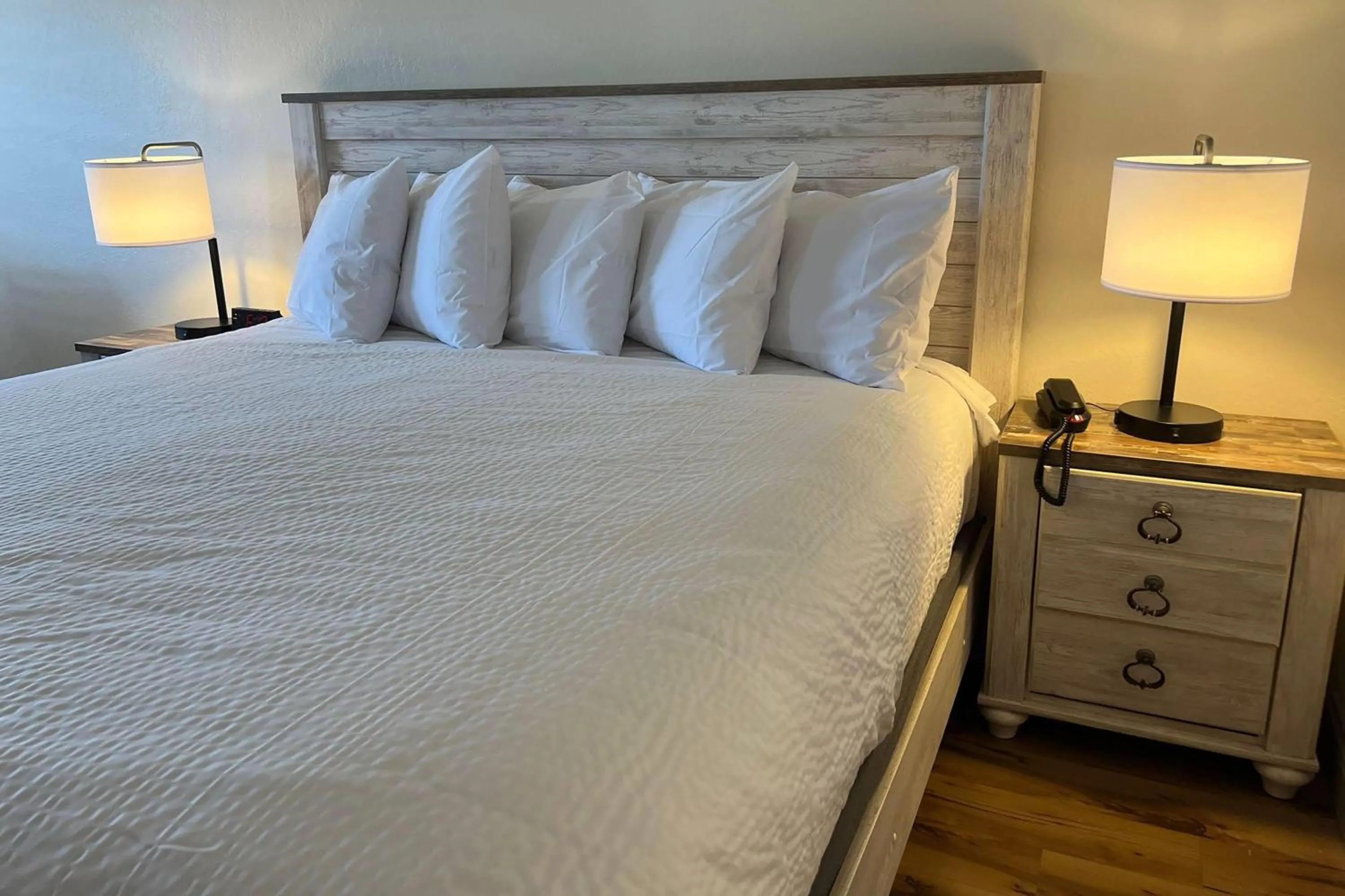 Photo of the whole room, Bed in Baymont by Wyndham Susanville