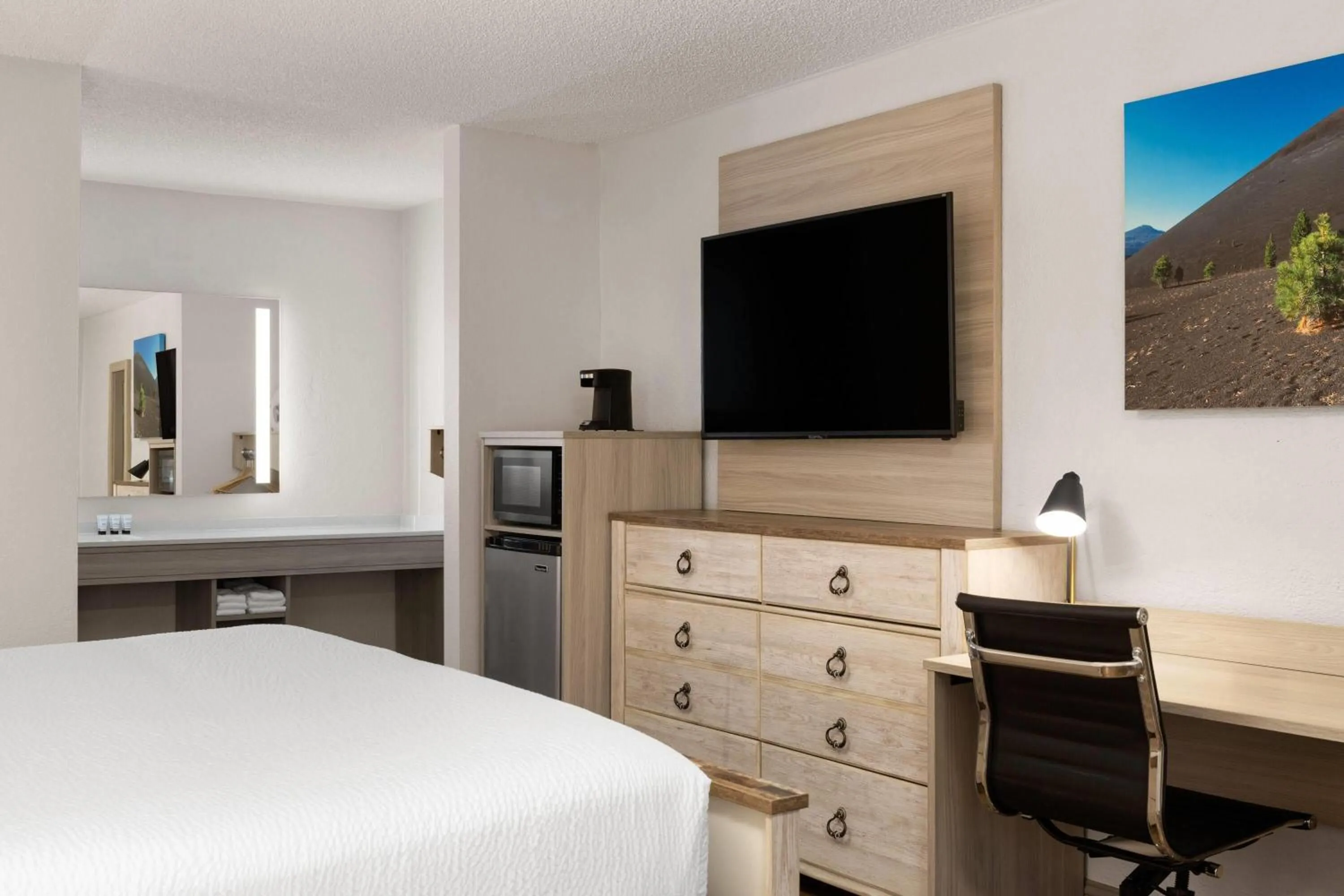 Photo of the whole room, Bed in Baymont by Wyndham Susanville