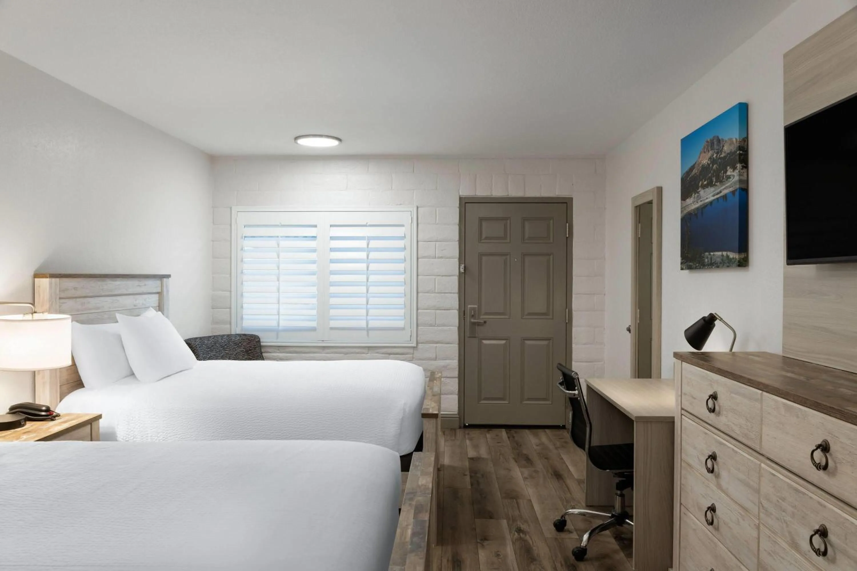 Photo of the whole room, Bed in Baymont by Wyndham Susanville