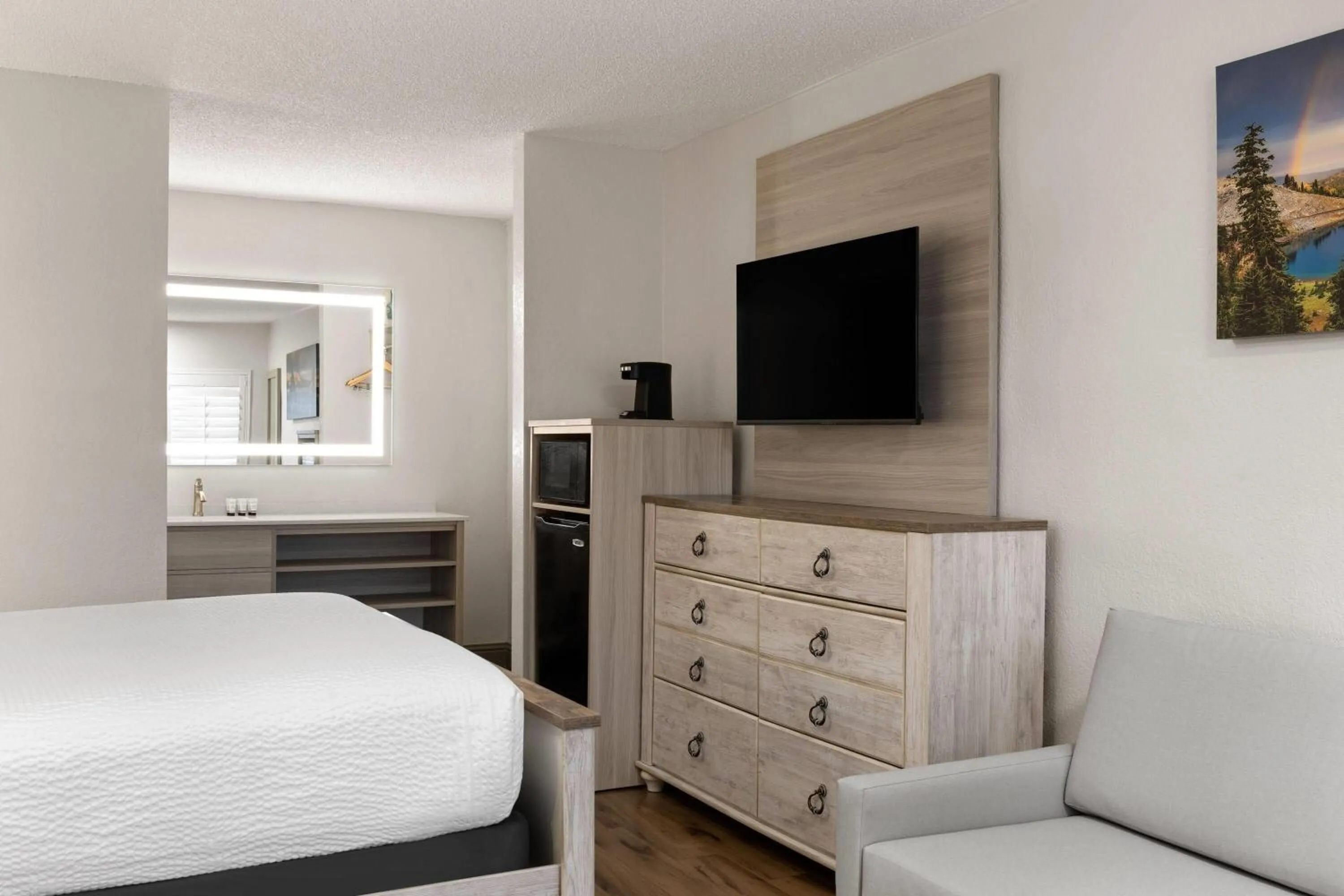Photo of the whole room, Bed in Baymont by Wyndham Susanville