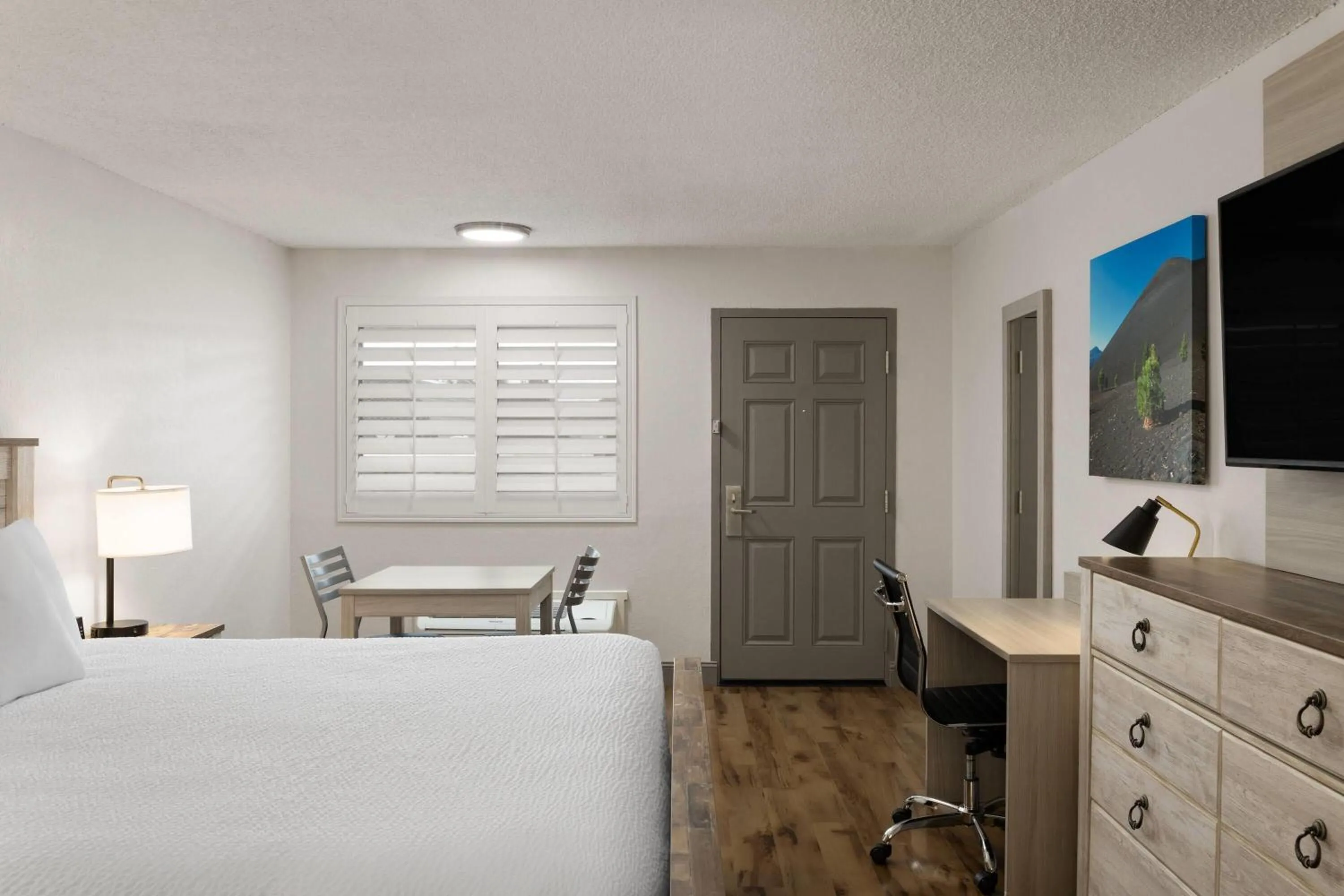Photo of the whole room, Bed in Baymont by Wyndham Susanville