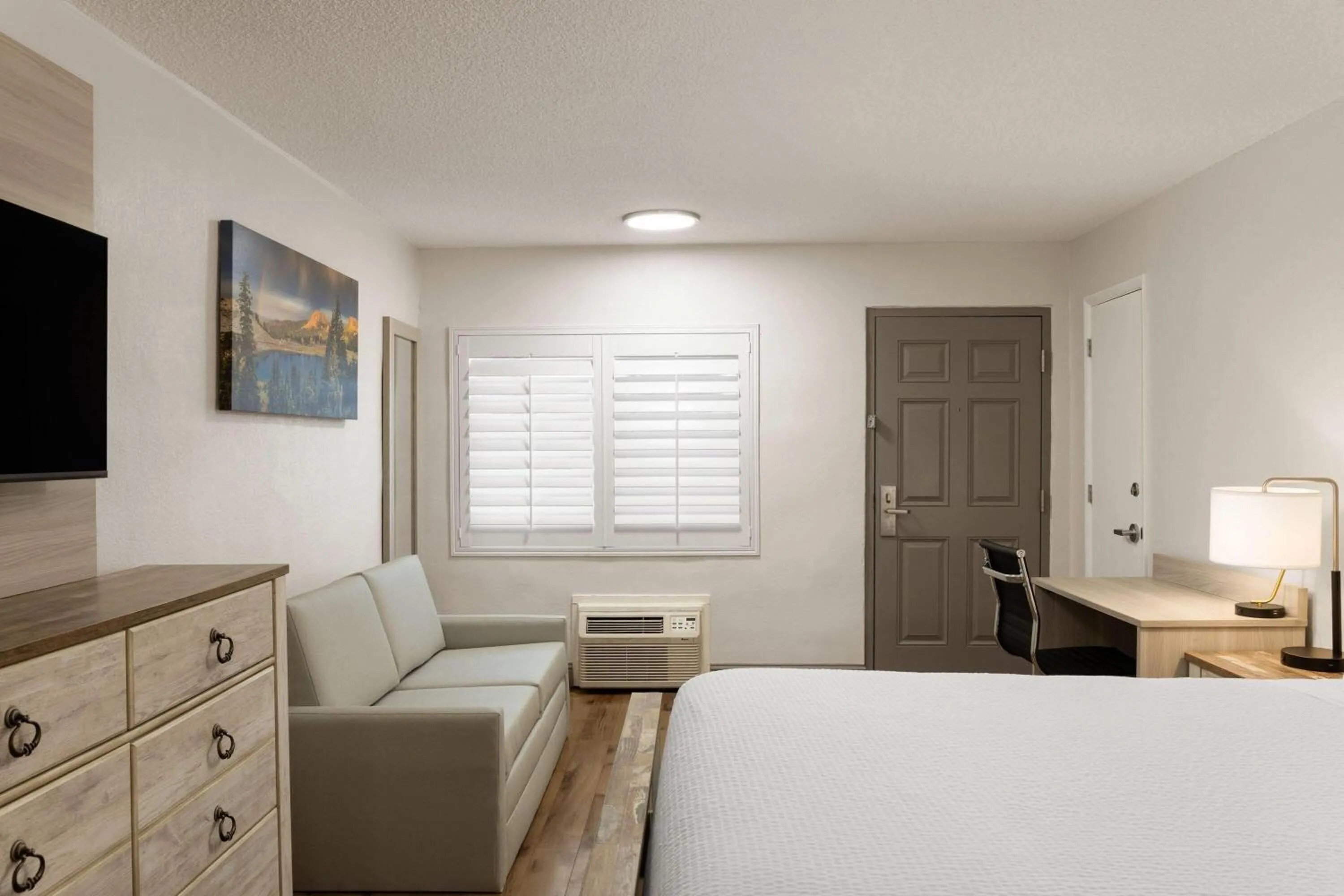 Photo of the whole room, Bed in Baymont by Wyndham Susanville
