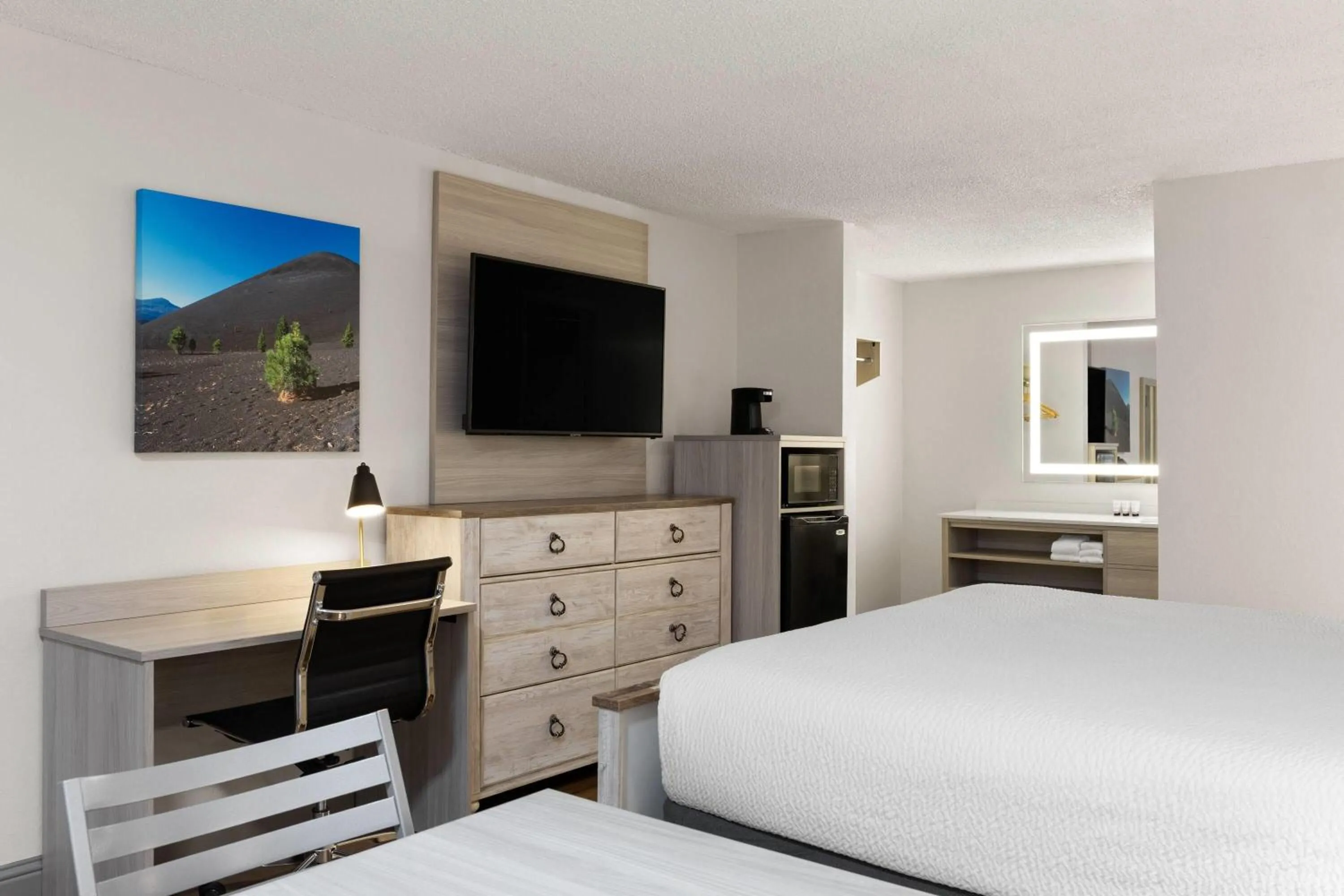 Photo of the whole room, Bed in Baymont by Wyndham Susanville