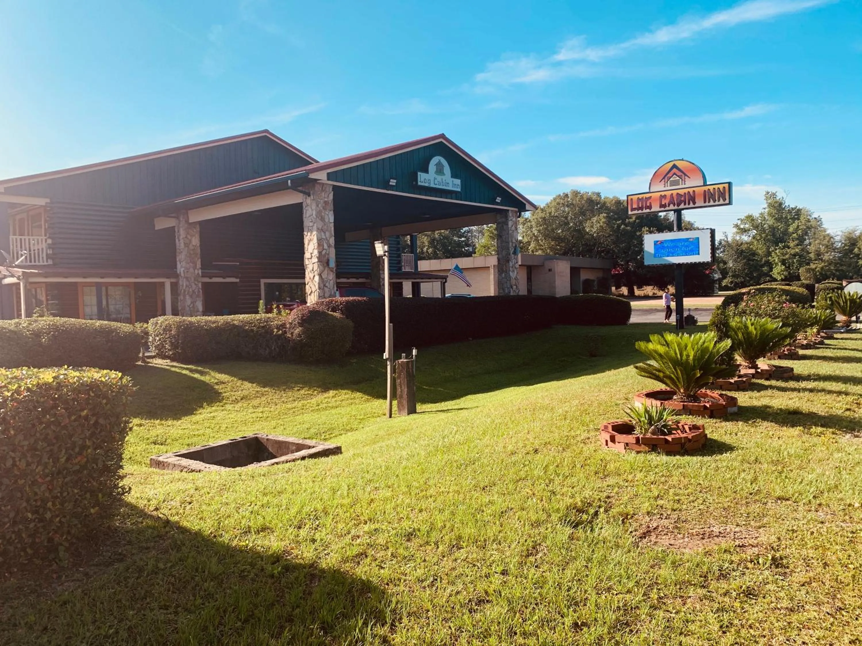 Property building in Log Cabin Inn