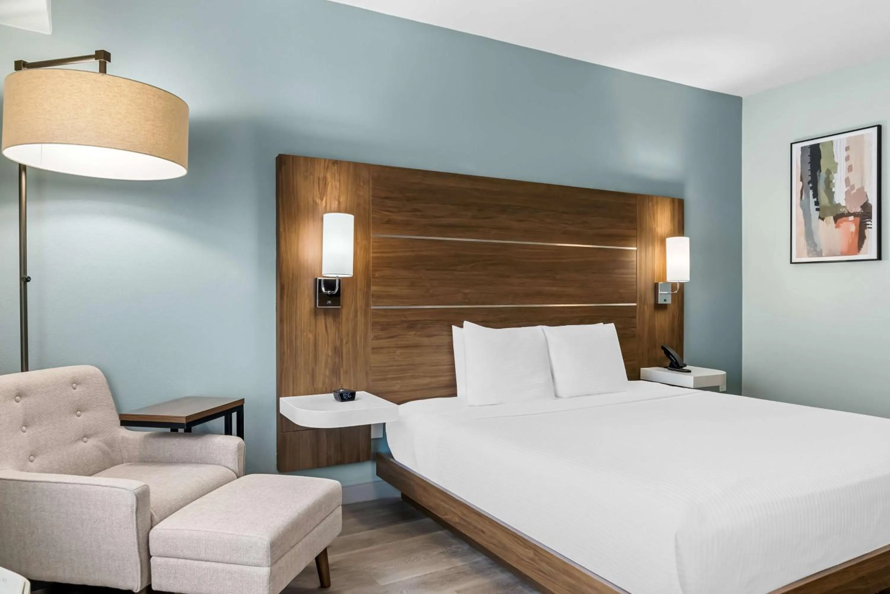 Bedroom, Bed in Best Western Executive Inn