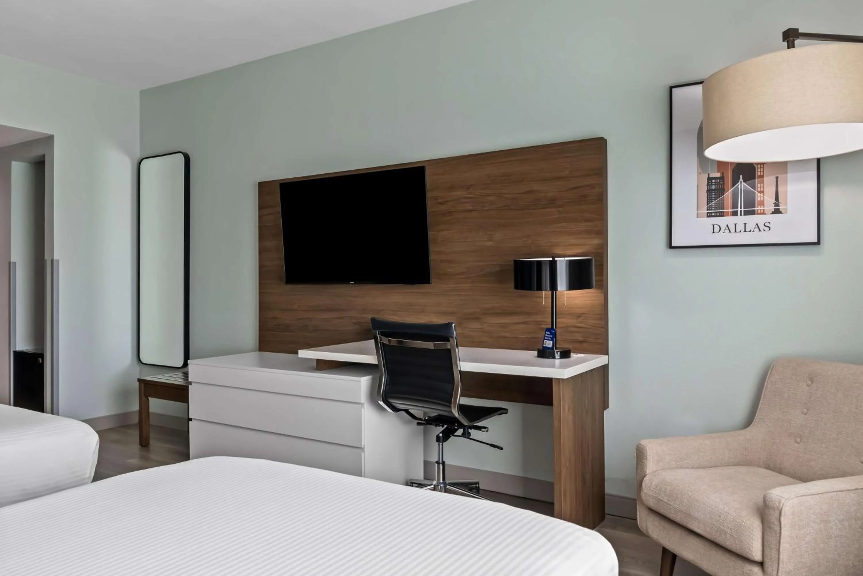 Bedroom, Bed in Best Western Executive Inn