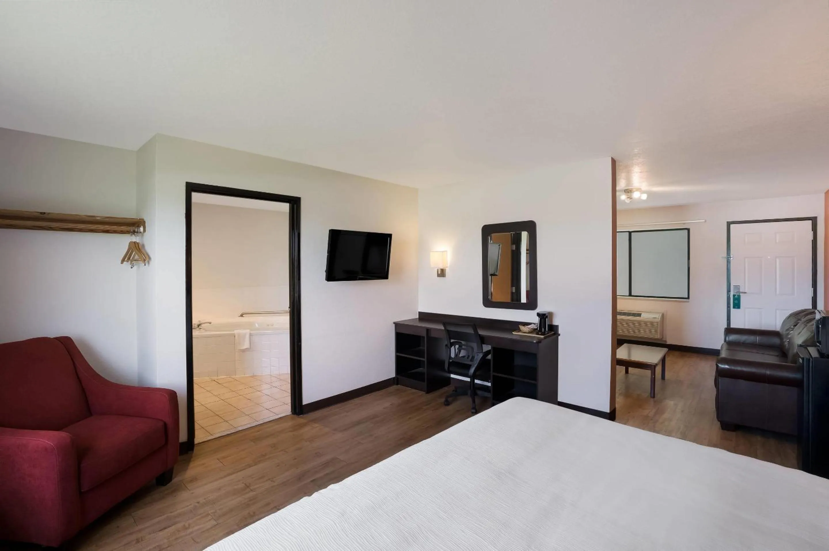 Bedroom, Bed in Quality Inn & Suites Junction