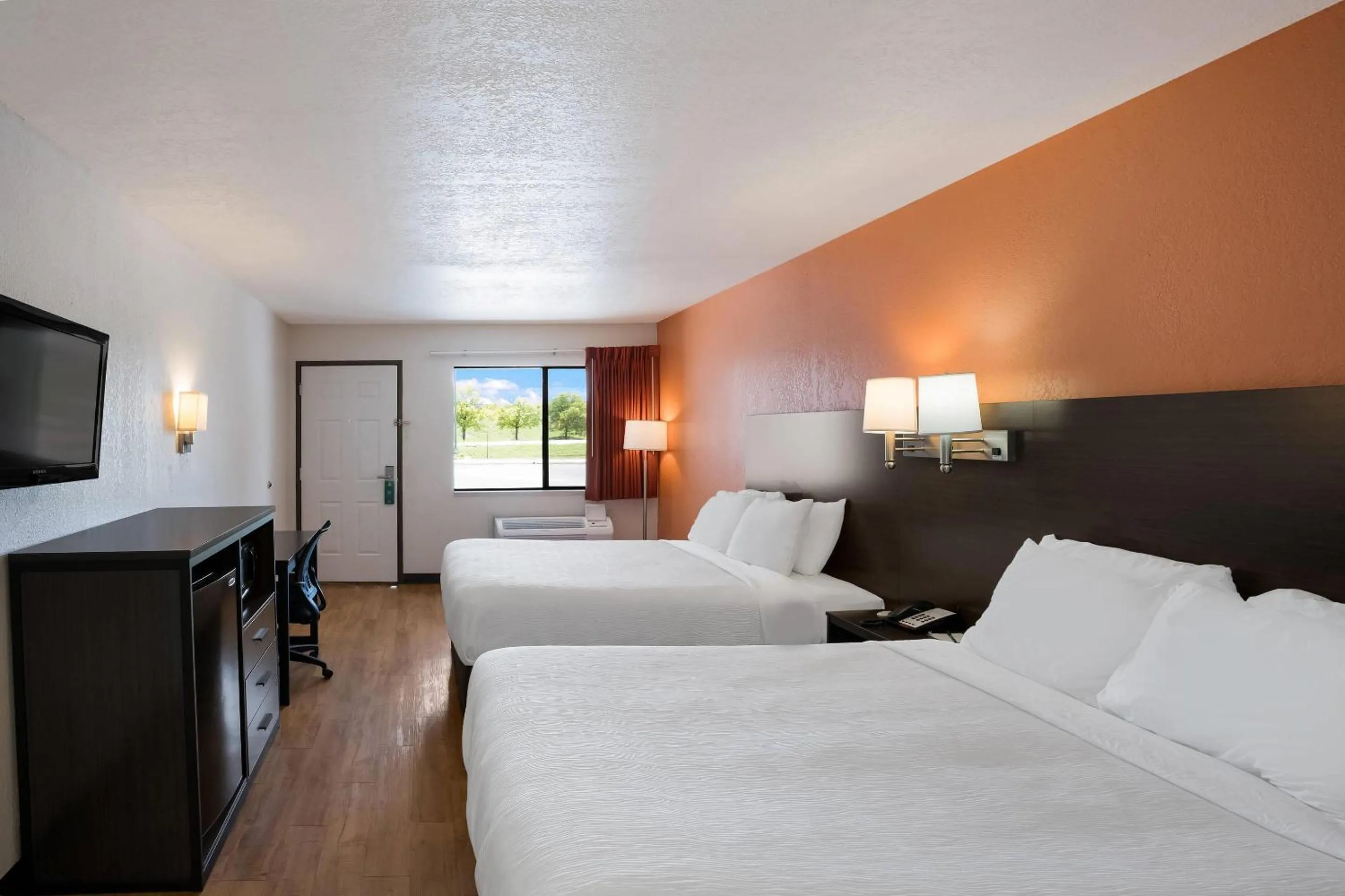 Bedroom, Bed in Quality Inn & Suites Junction